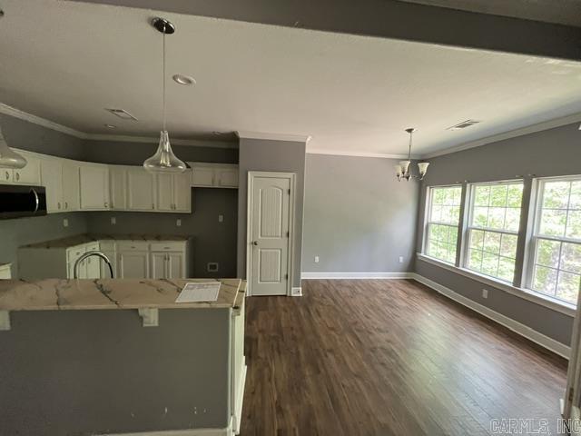 3905 Foster St Property Photo 10