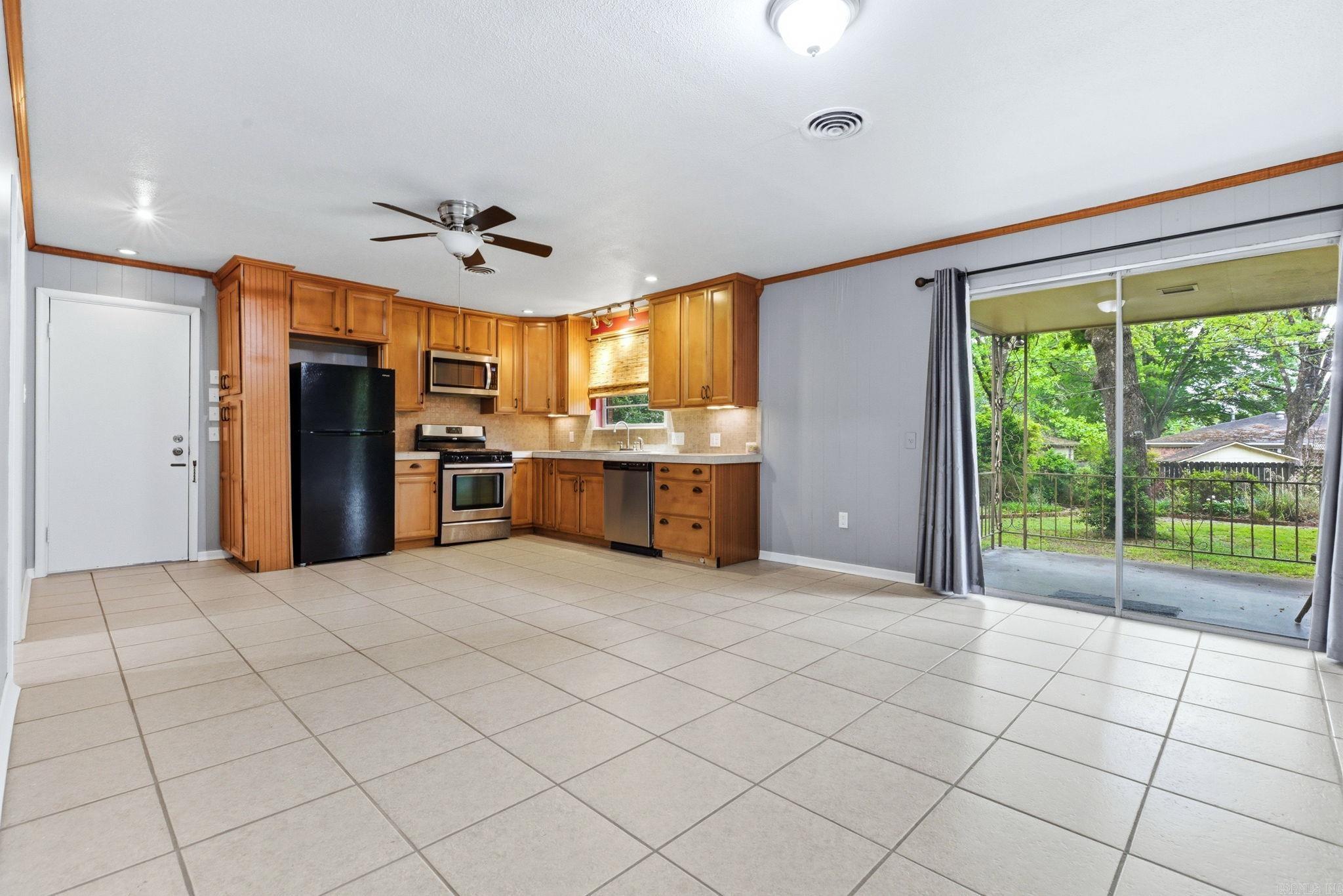 7311 W Markham Street Property Photo 11