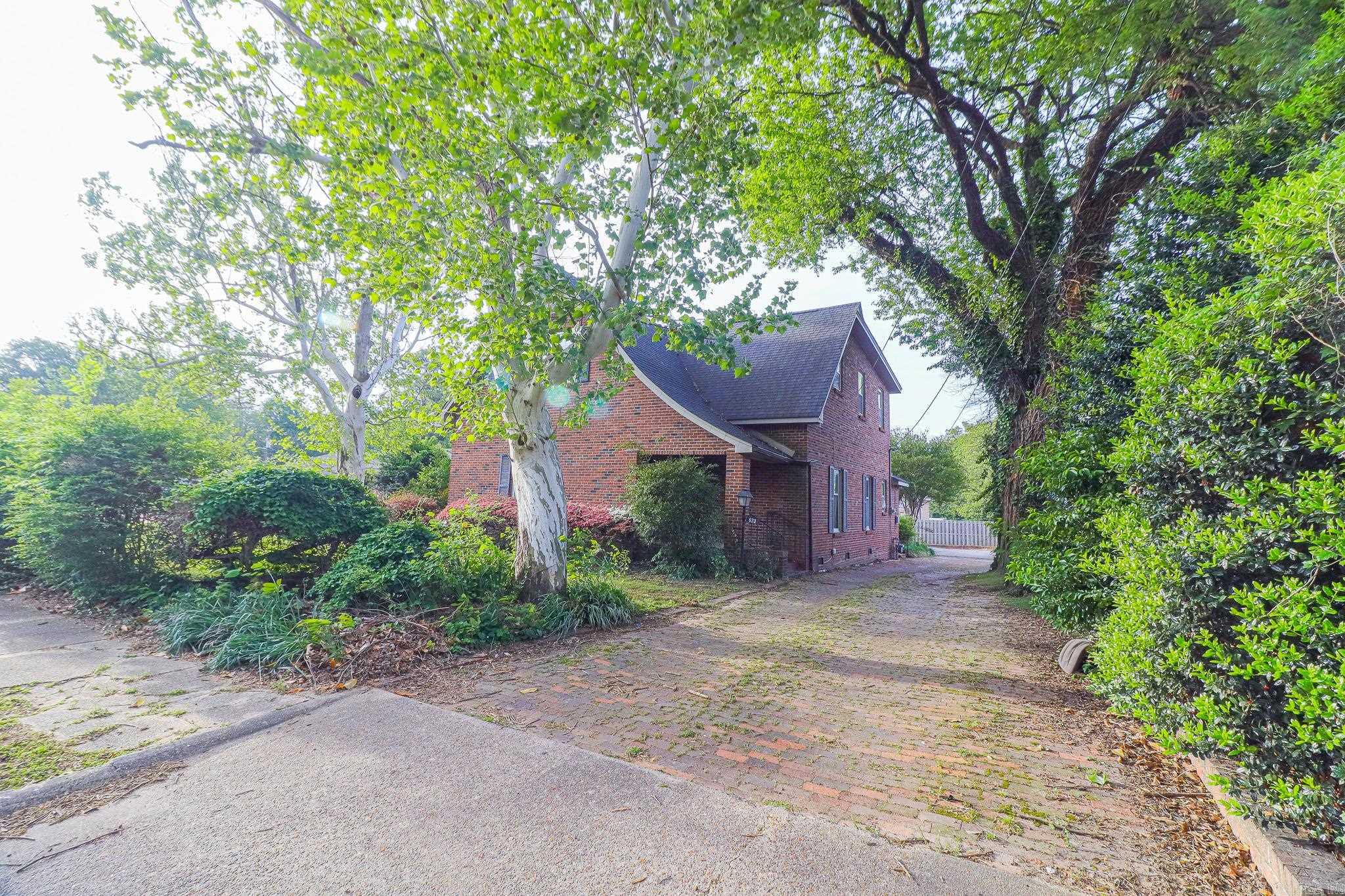 623 W Oak Avenue Property Photo 3