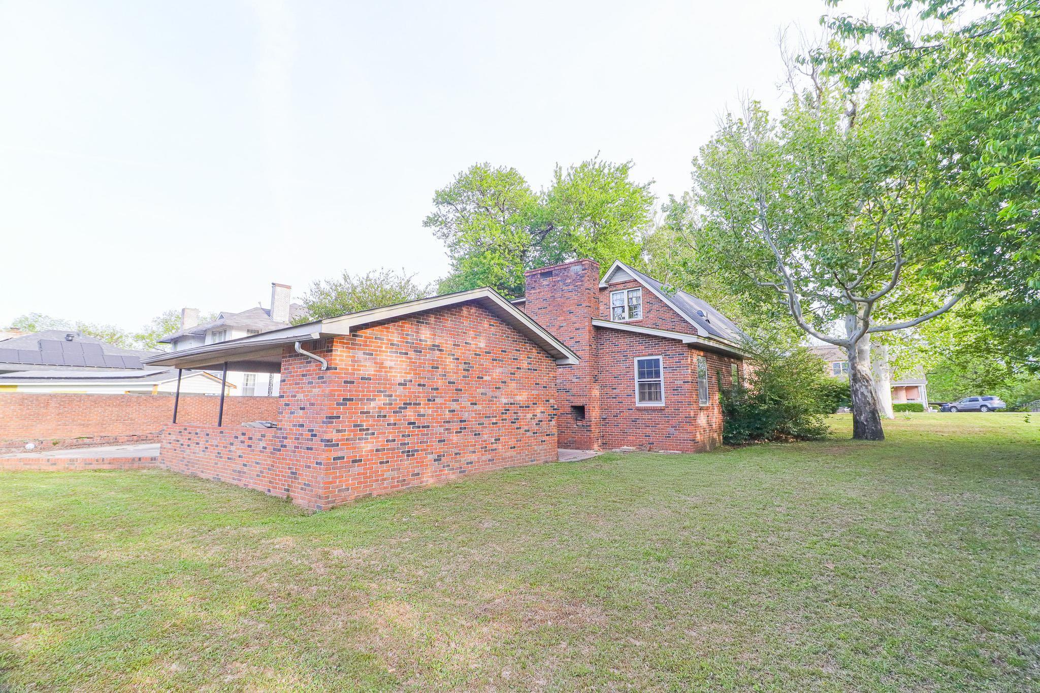 623 W Oak Avenue Property Photo 7