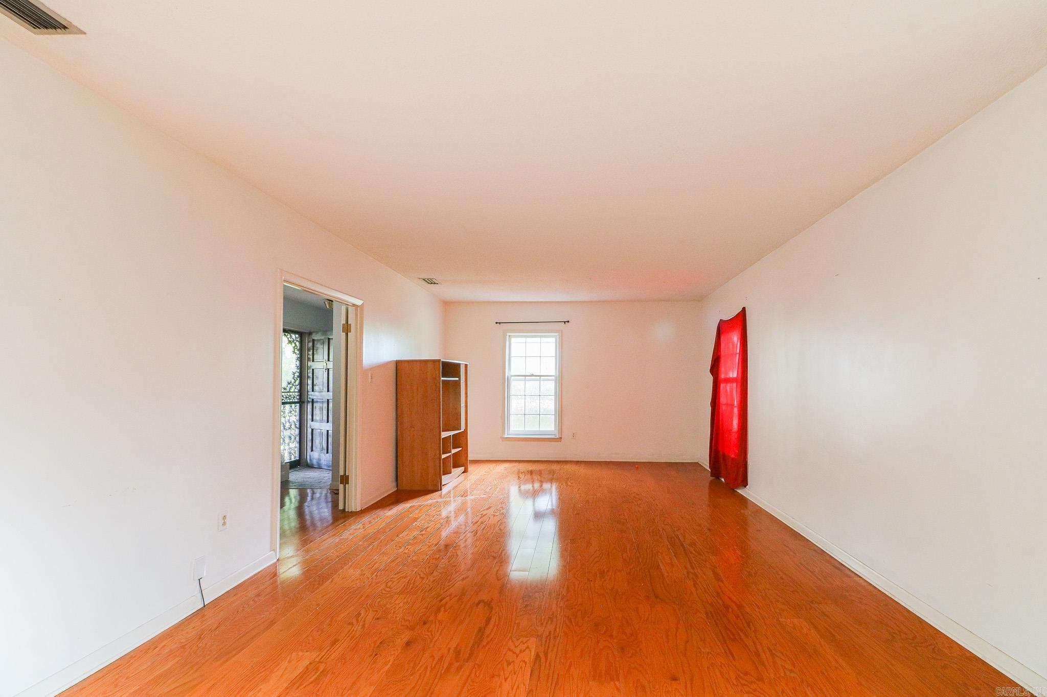 623 W Oak Avenue Property Photo 10