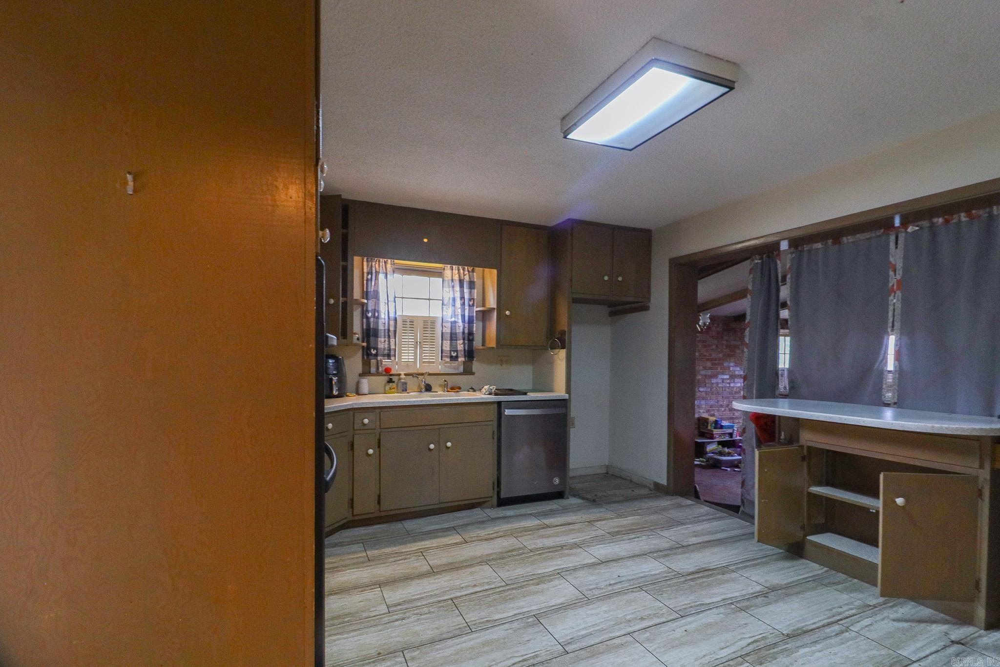 623 W Oak Avenue Property Photo 11