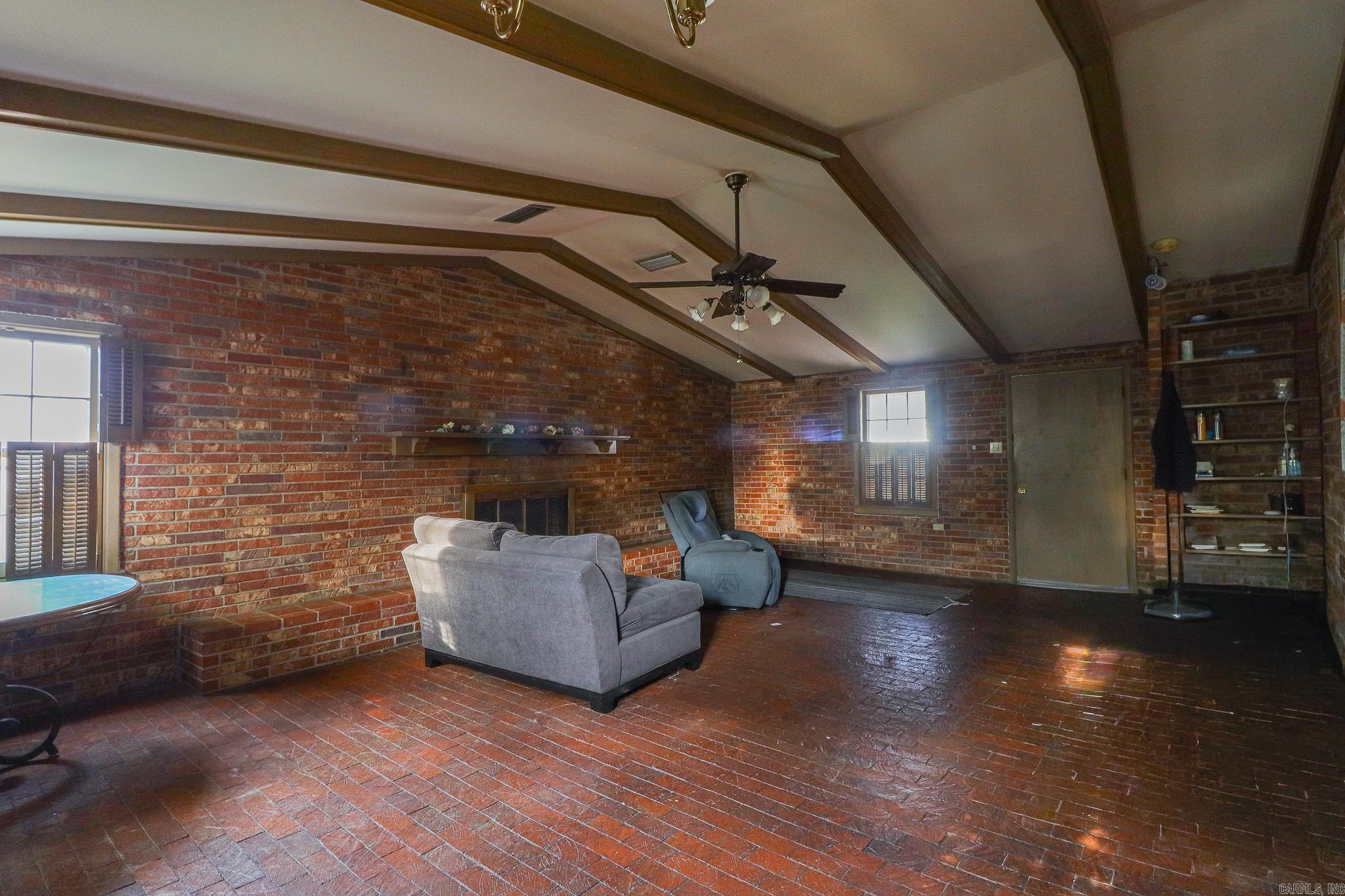 623 W Oak Avenue Property Photo 13