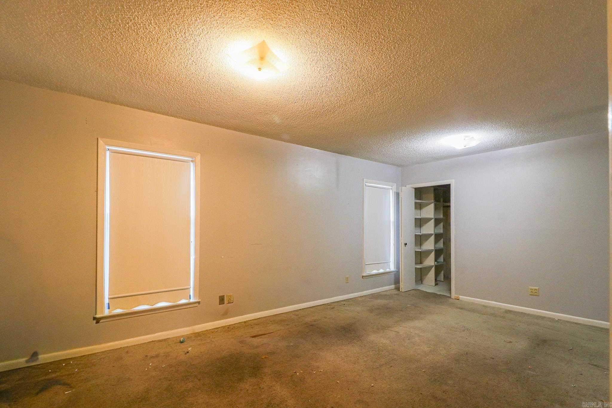623 W Oak Avenue Property Photo 16