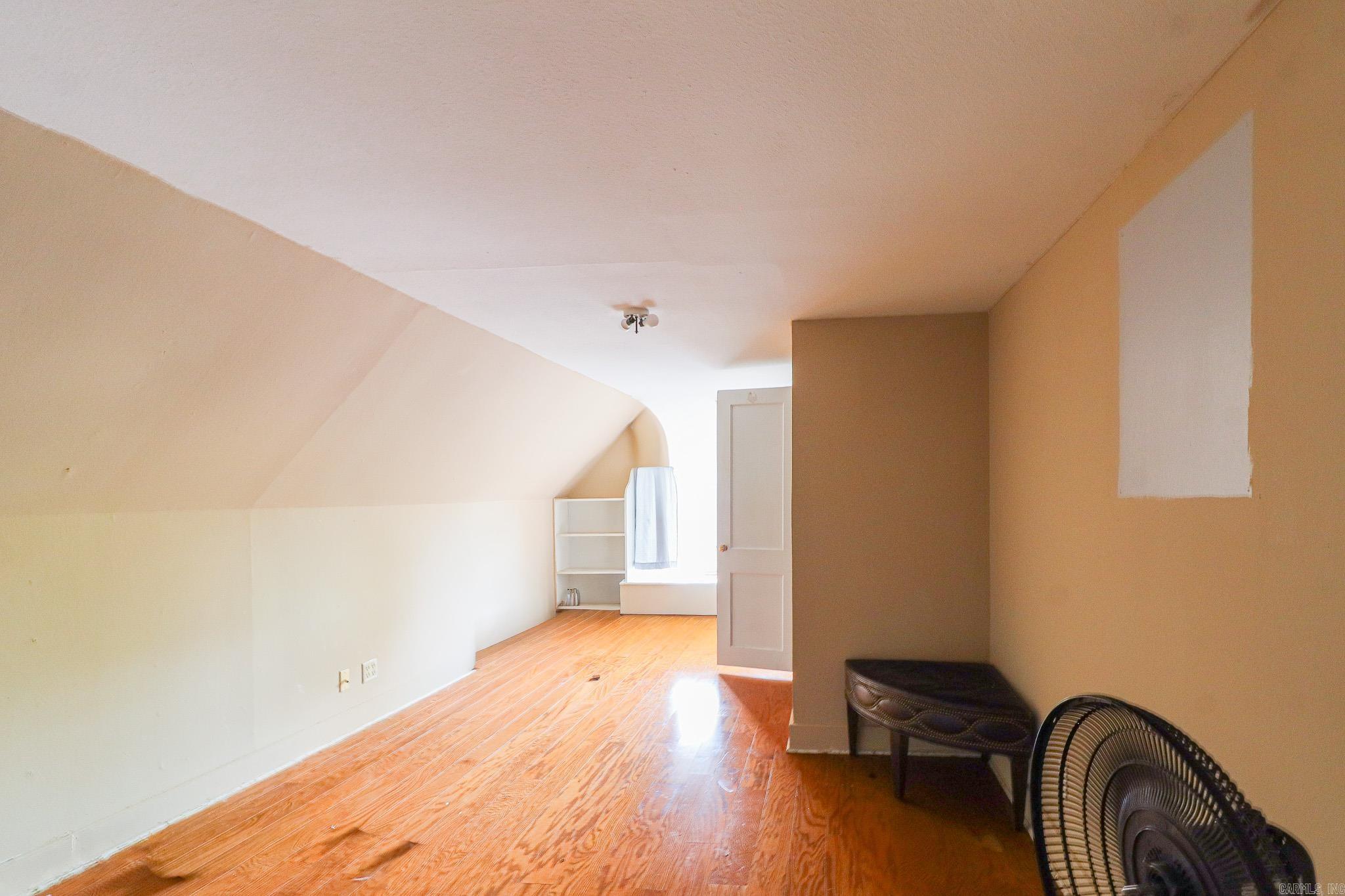 623 W Oak Avenue Property Photo 21