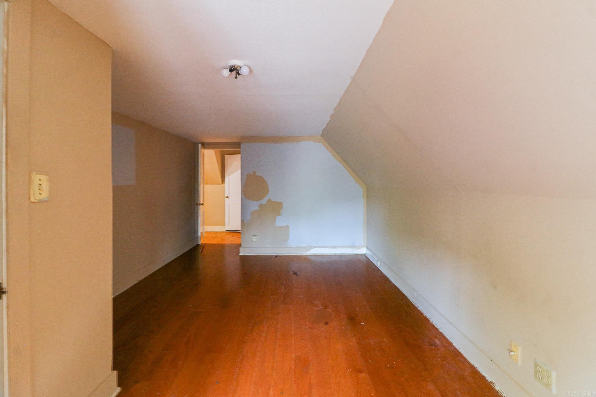 623 W Oak Avenue Property Photo 22