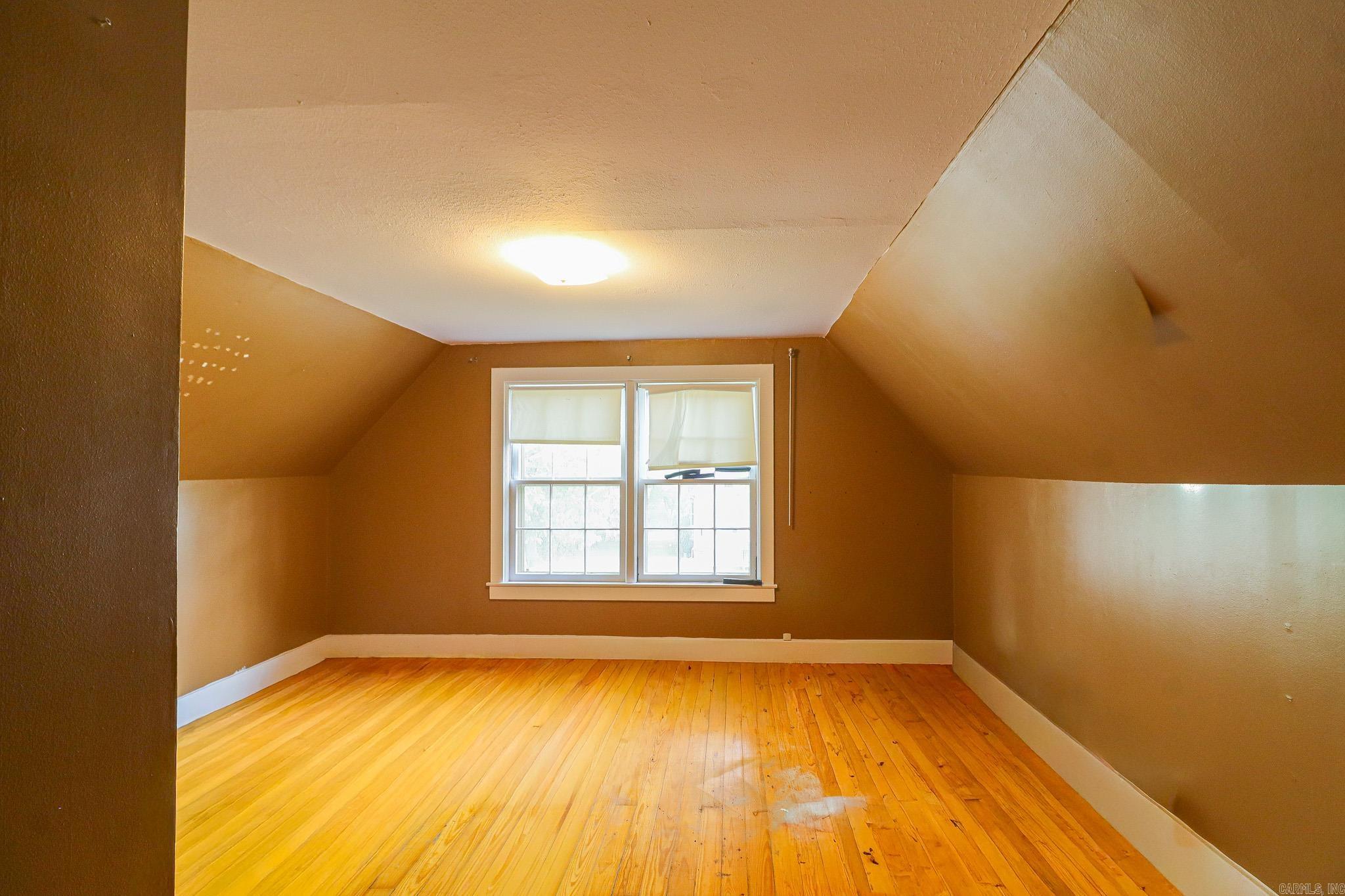 623 W Oak Avenue Property Photo 23
