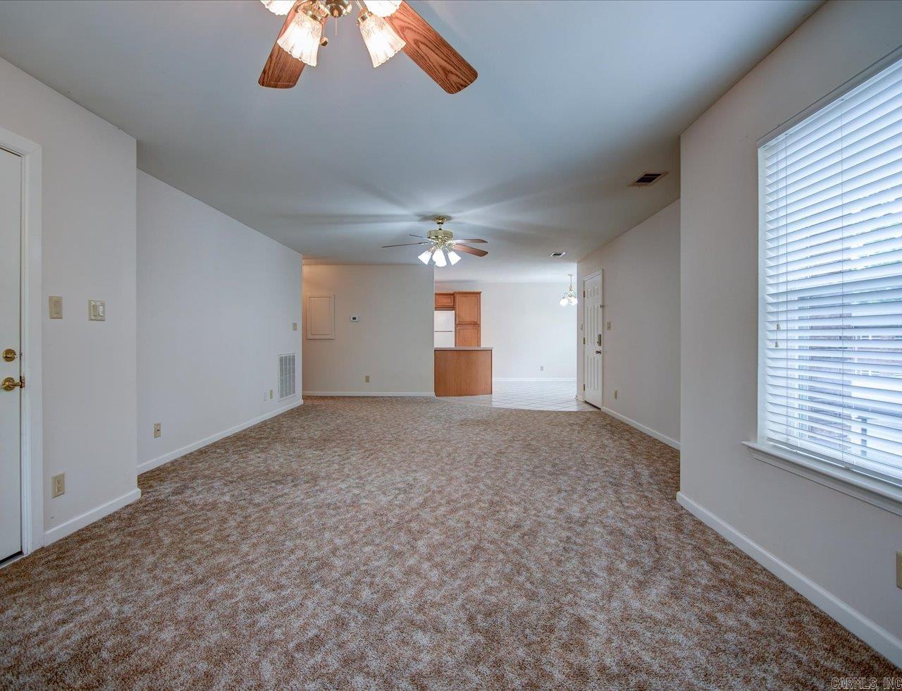 208 Southridge C-3 Property Photo 6