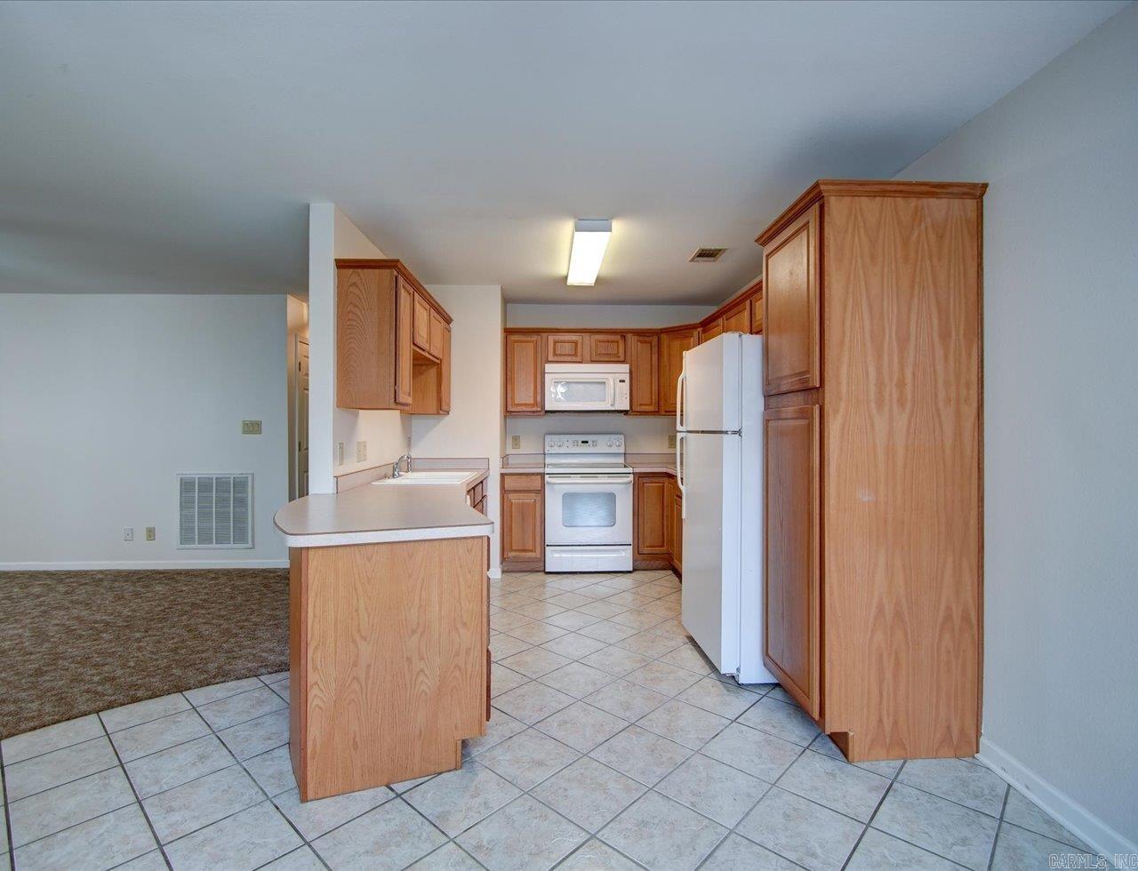 208 Southridge C-3 Property Photo 8