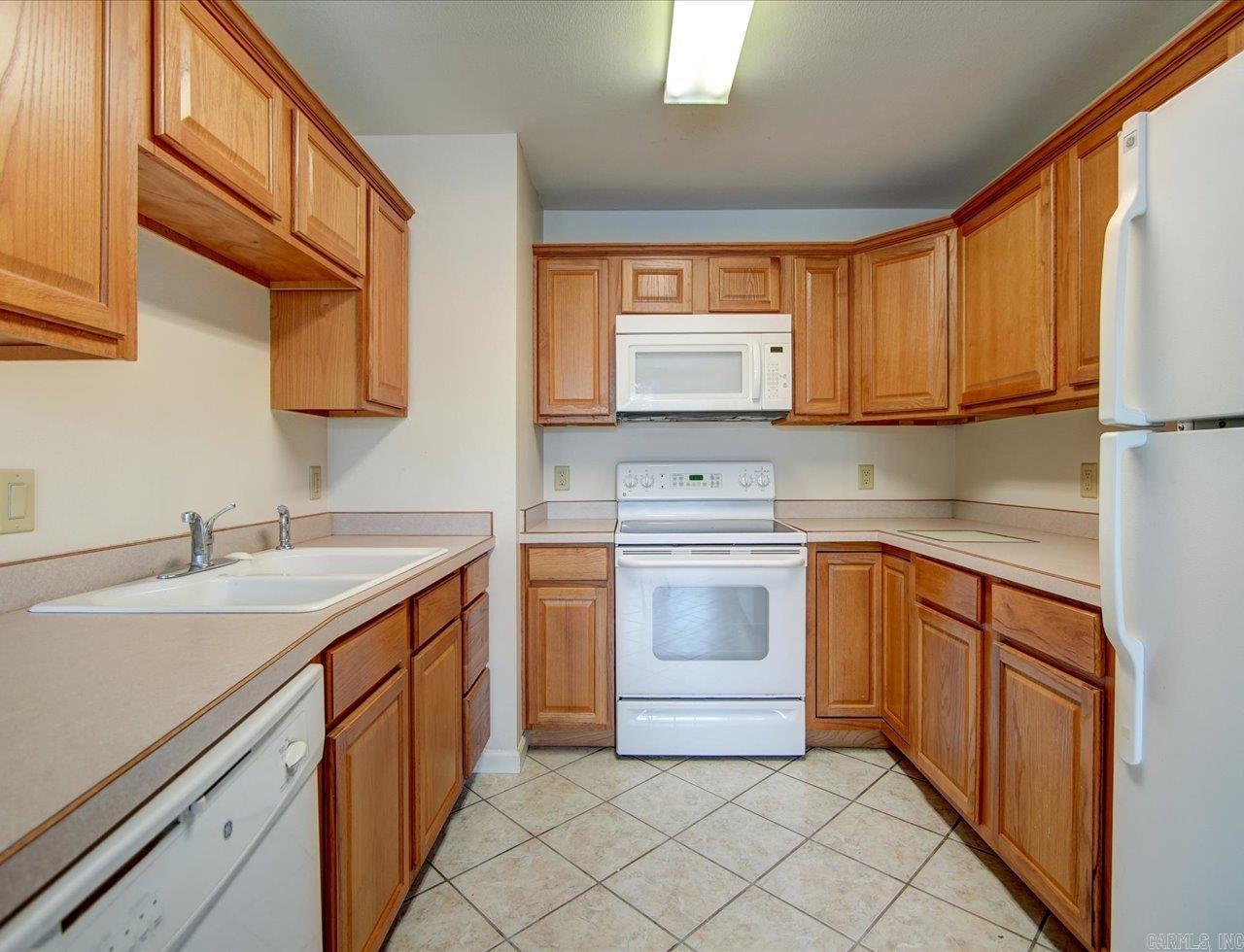 208 Southridge C-3 Property Photo 9