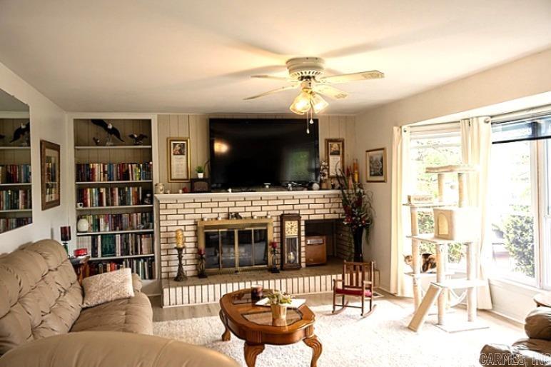 909 Dixie Street Property Photo 3