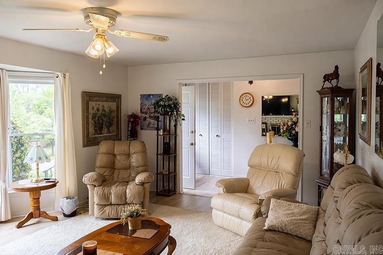 909 Dixie Street Property Photo 4