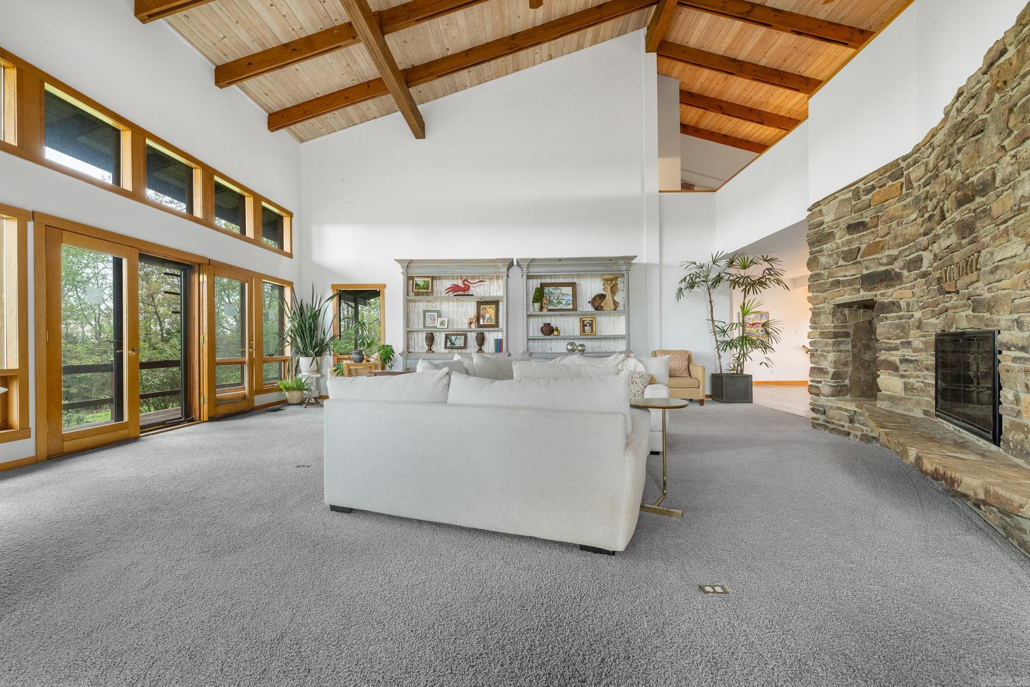 26015368 Property Photo 6