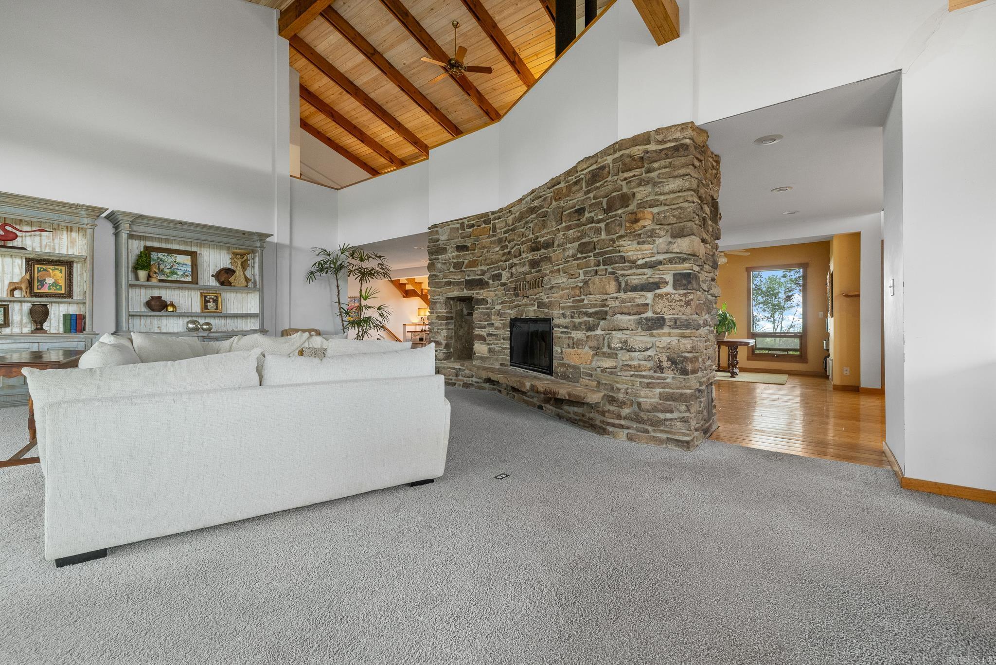 26015368 Property Photo 7