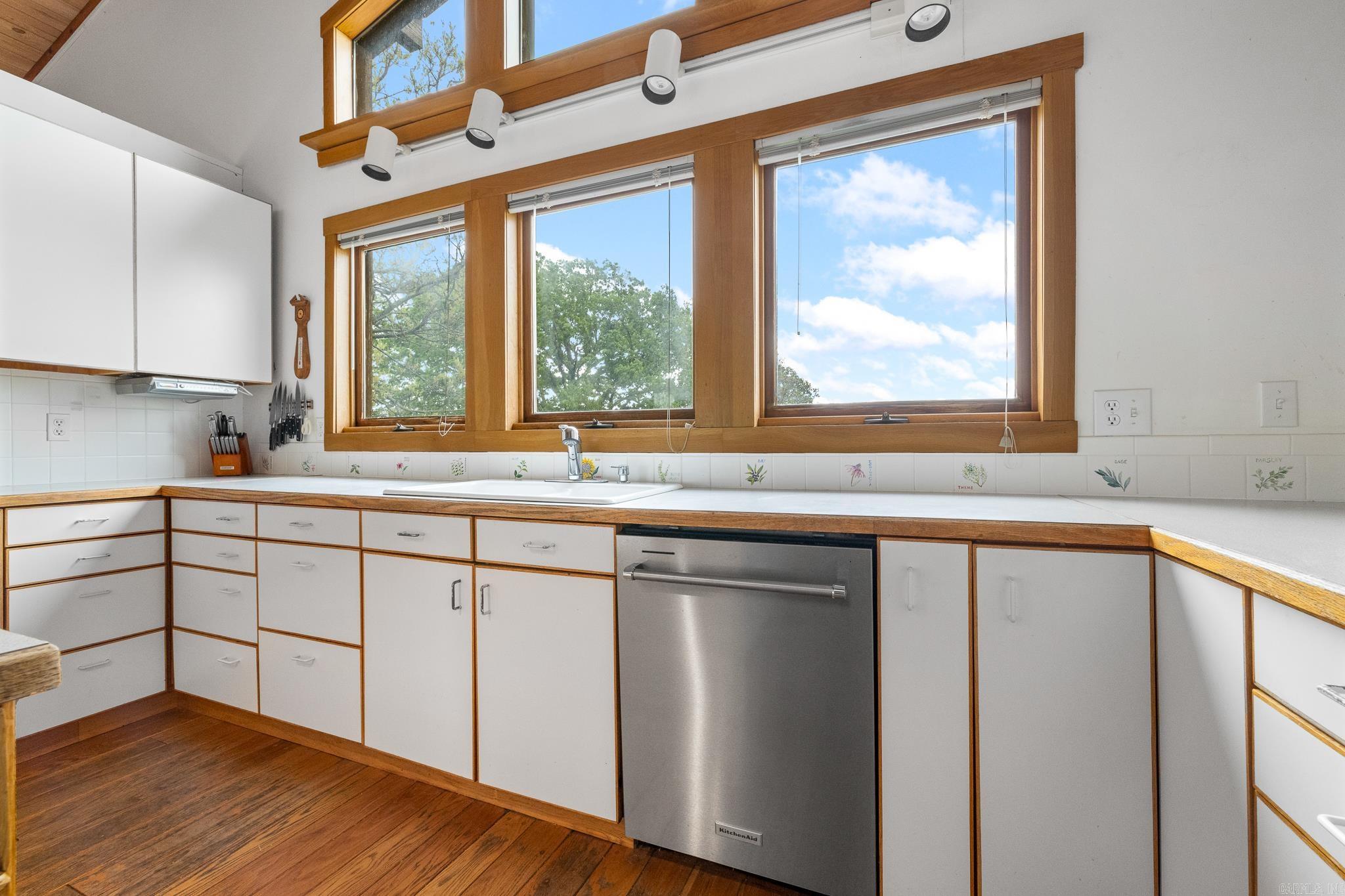 26015368 Property Photo 11