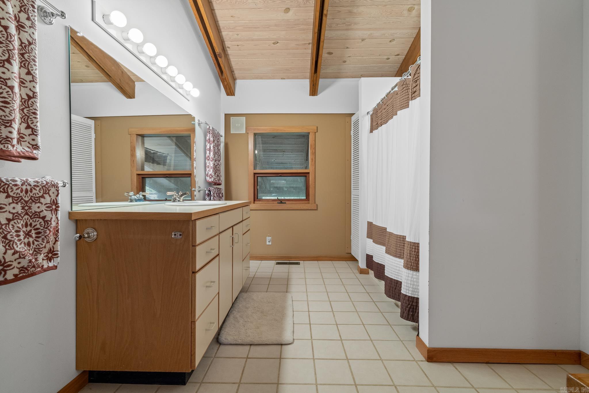 26015368 Property Photo 23