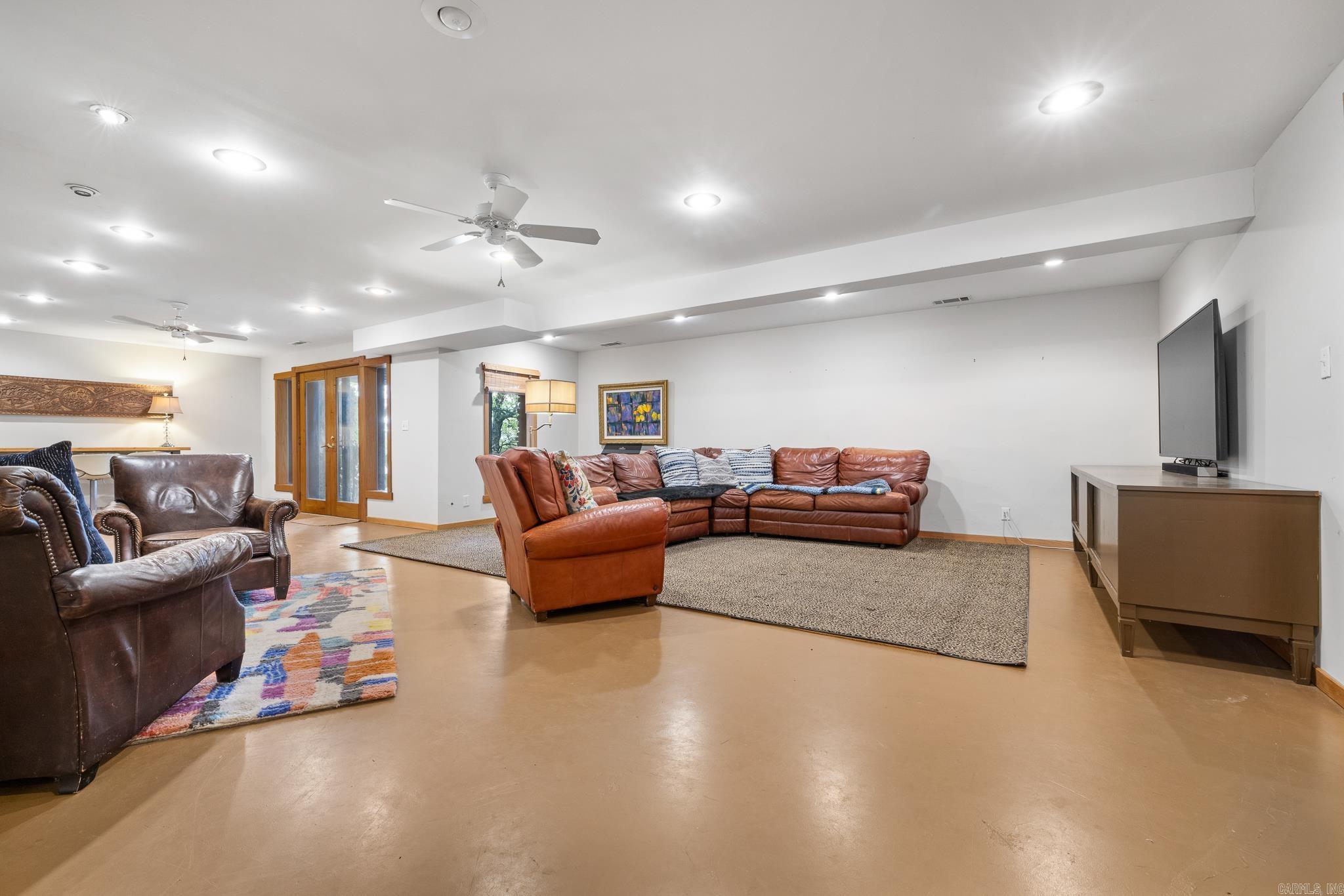 26015368 Property Photo 27