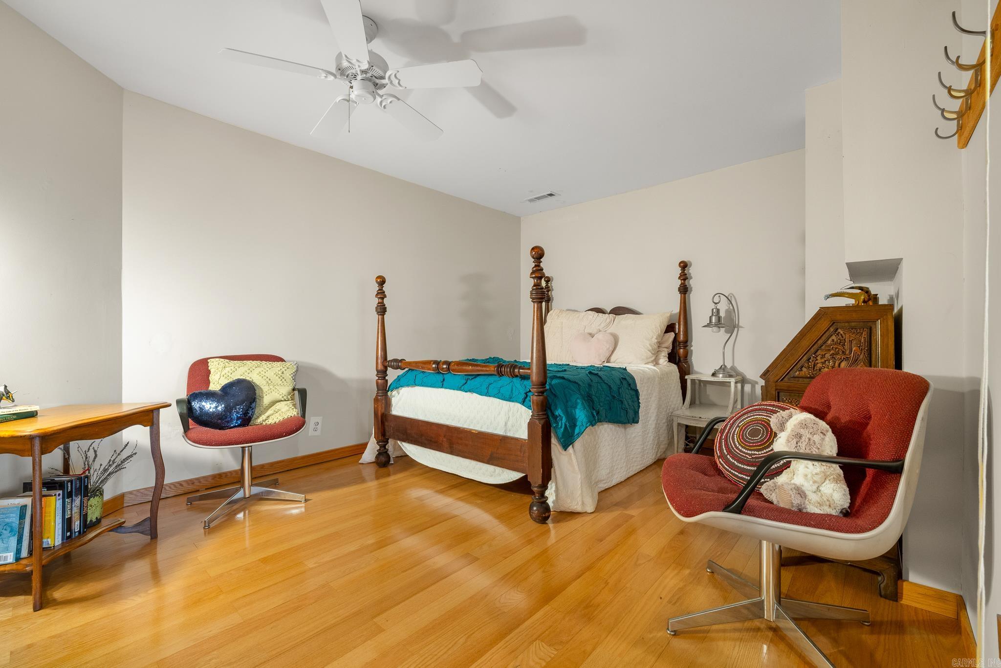 26015368 Property Photo 31