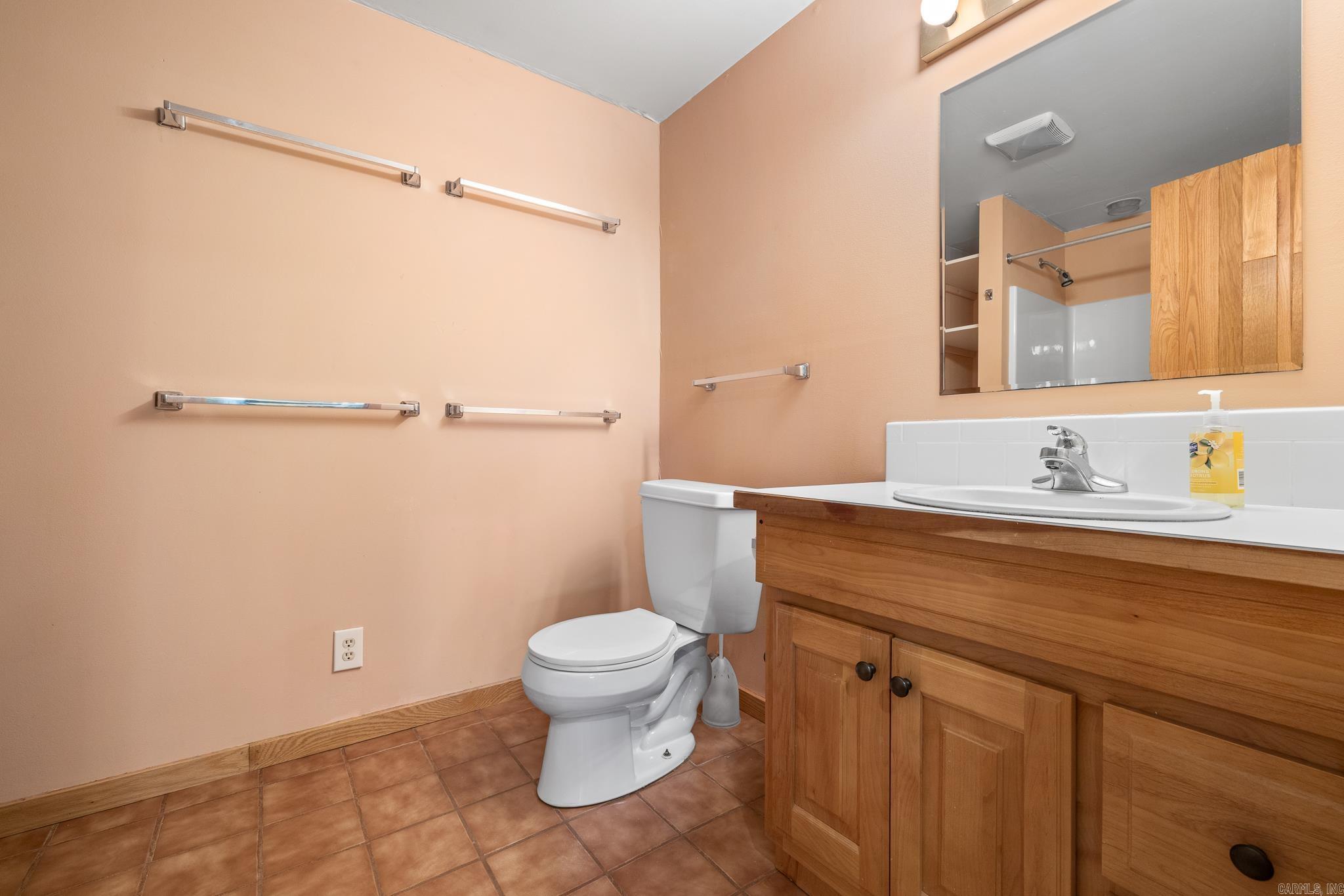 26015368 Property Photo 32