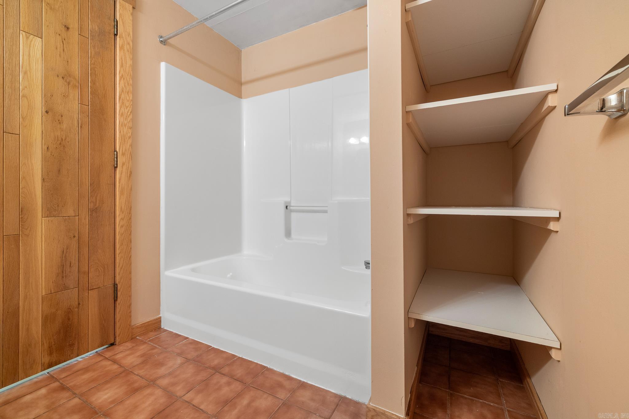 26015368 Property Photo 33
