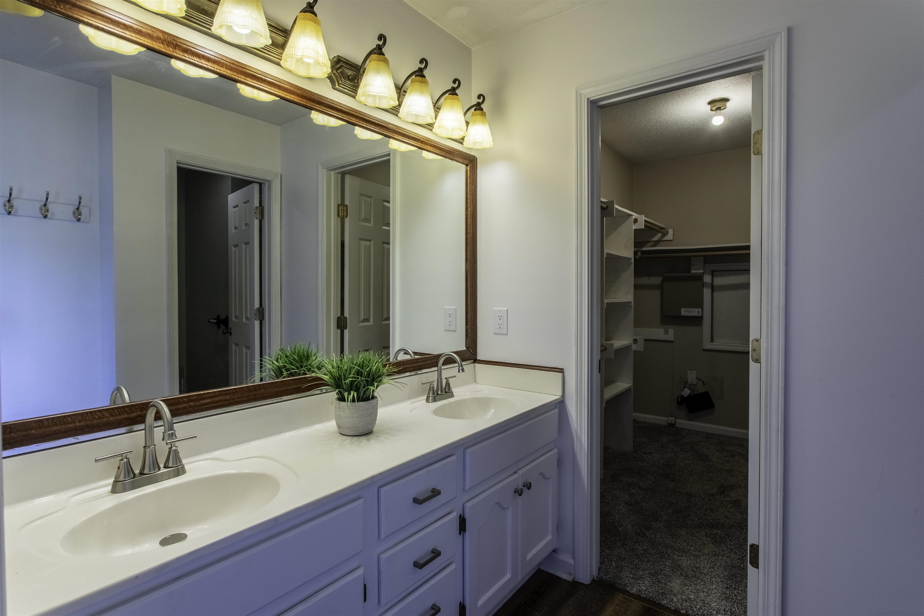 2720 Greensboro Road Property Photo 11
