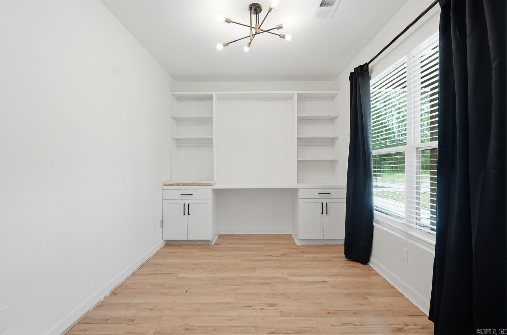 27625 Oak Road Property Photo 9