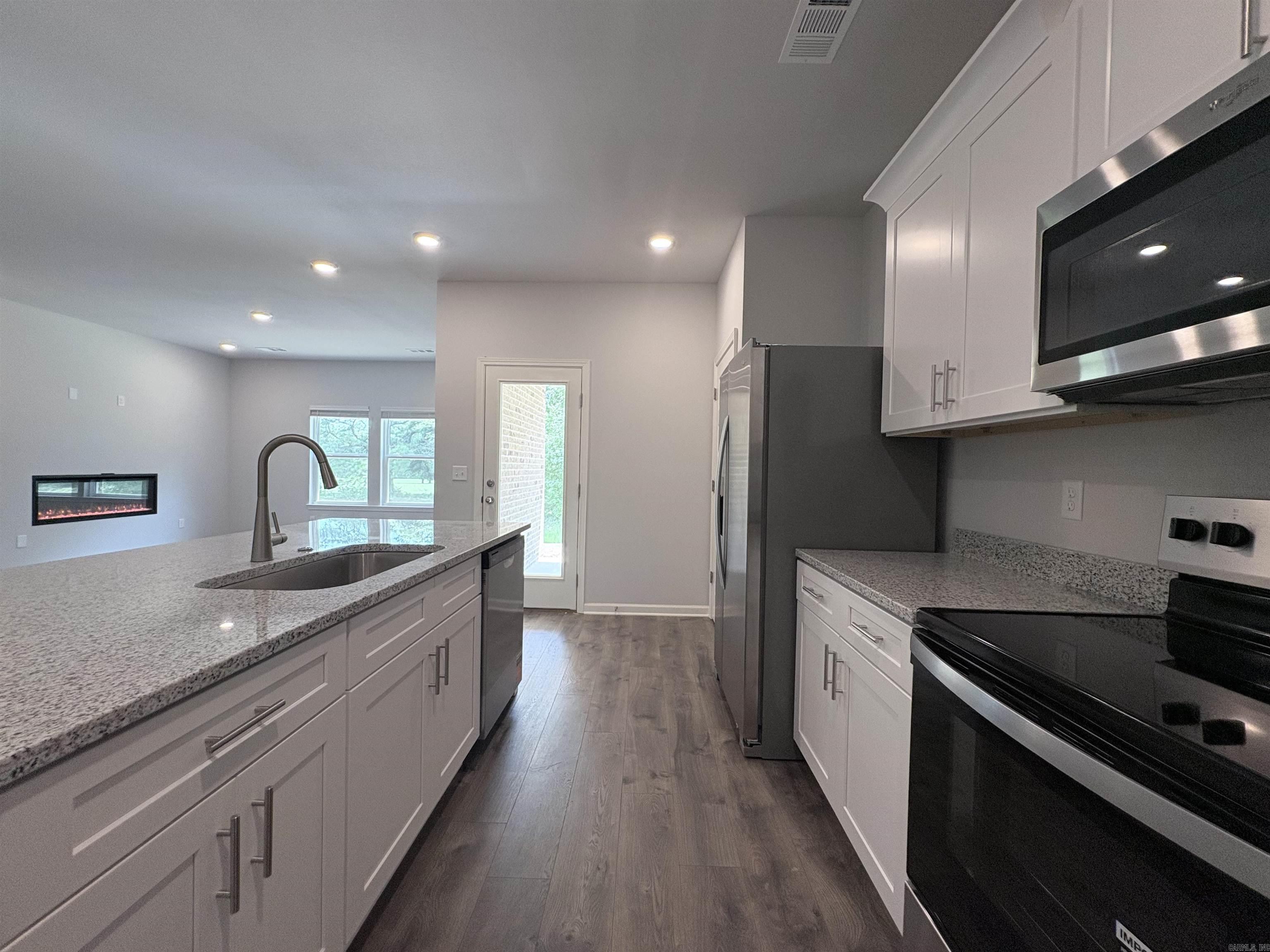 4921 Edgemont Drive Property Photo 4