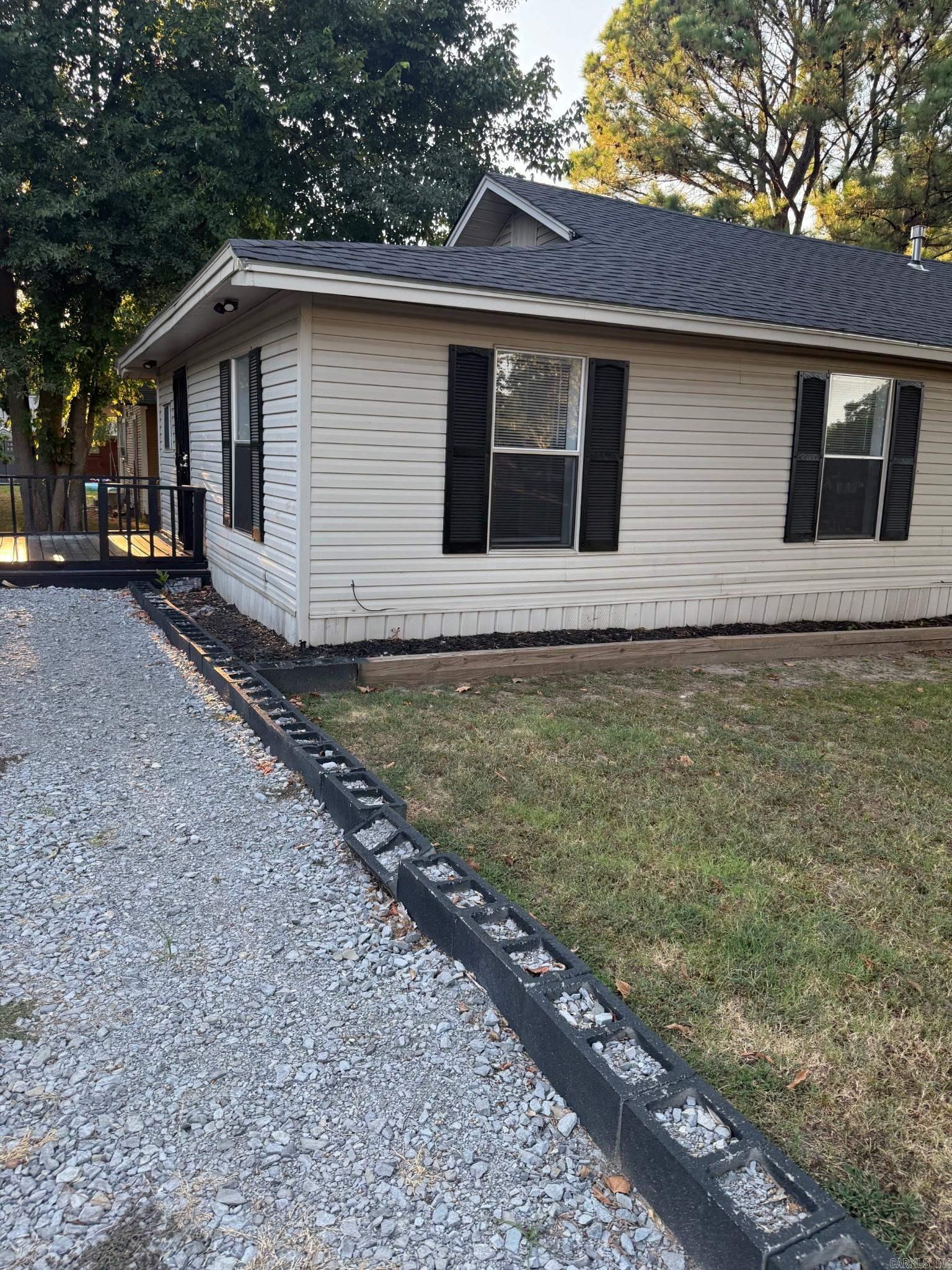 329 Arkansas Ave Property Photo 4