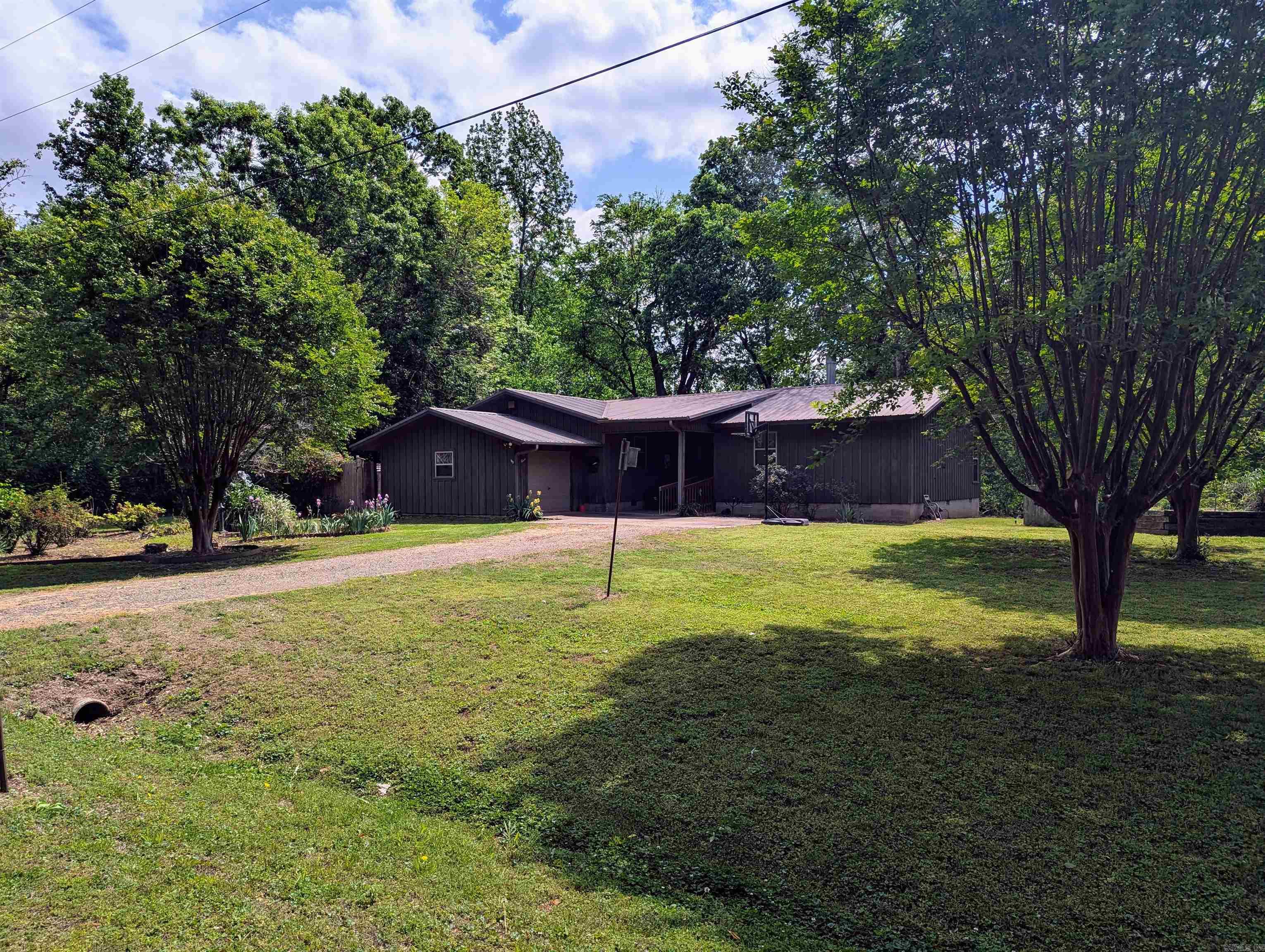 279 River Drive Property Photo 1