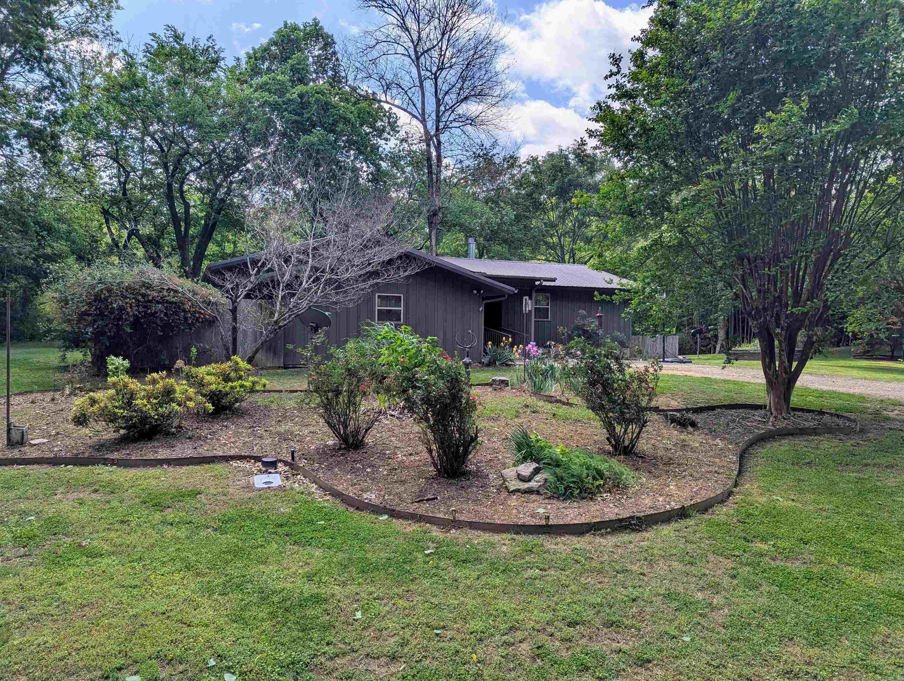 279 River Drive Property Photo 2