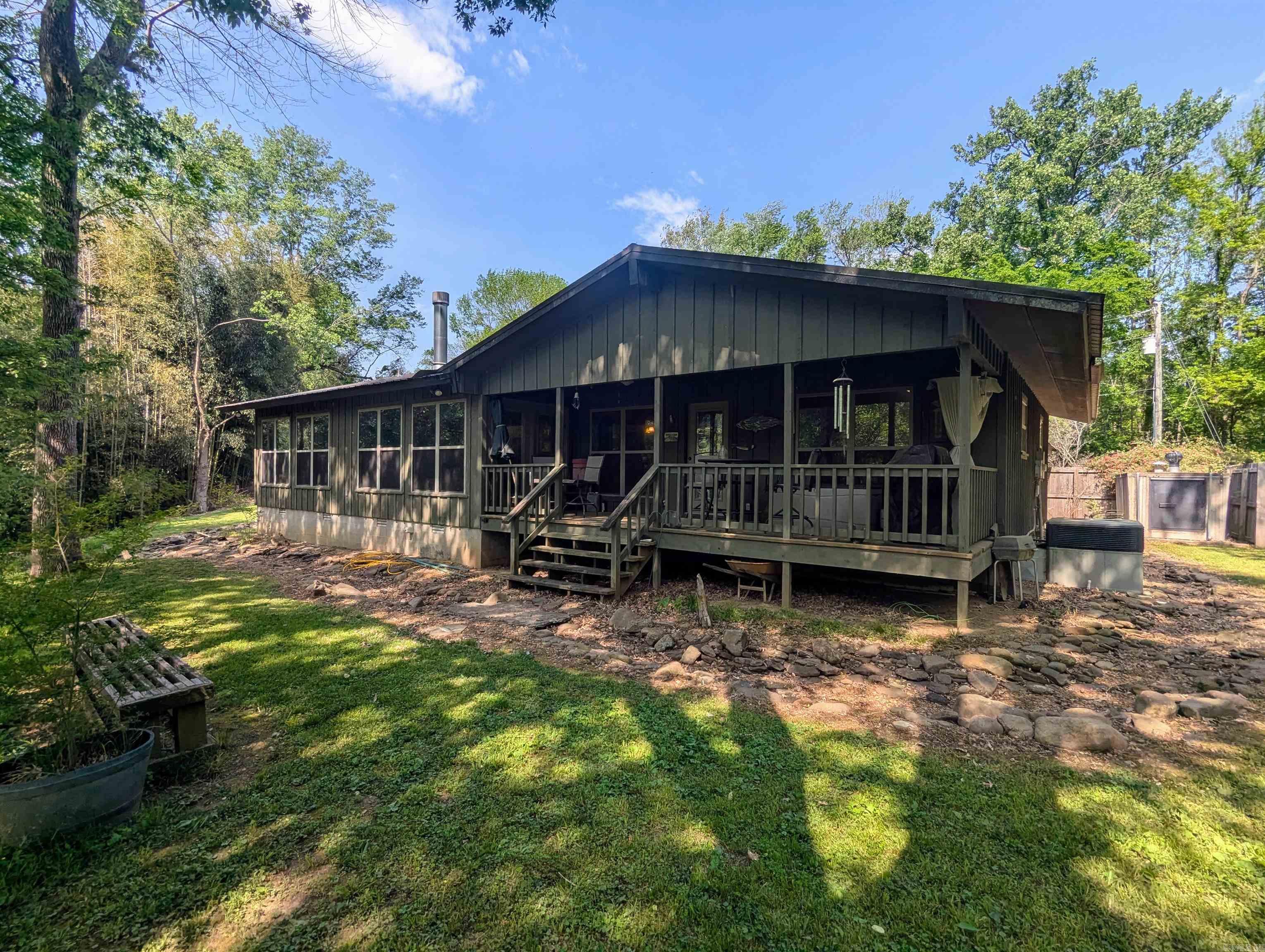 279 River Drive Property Photo 5
