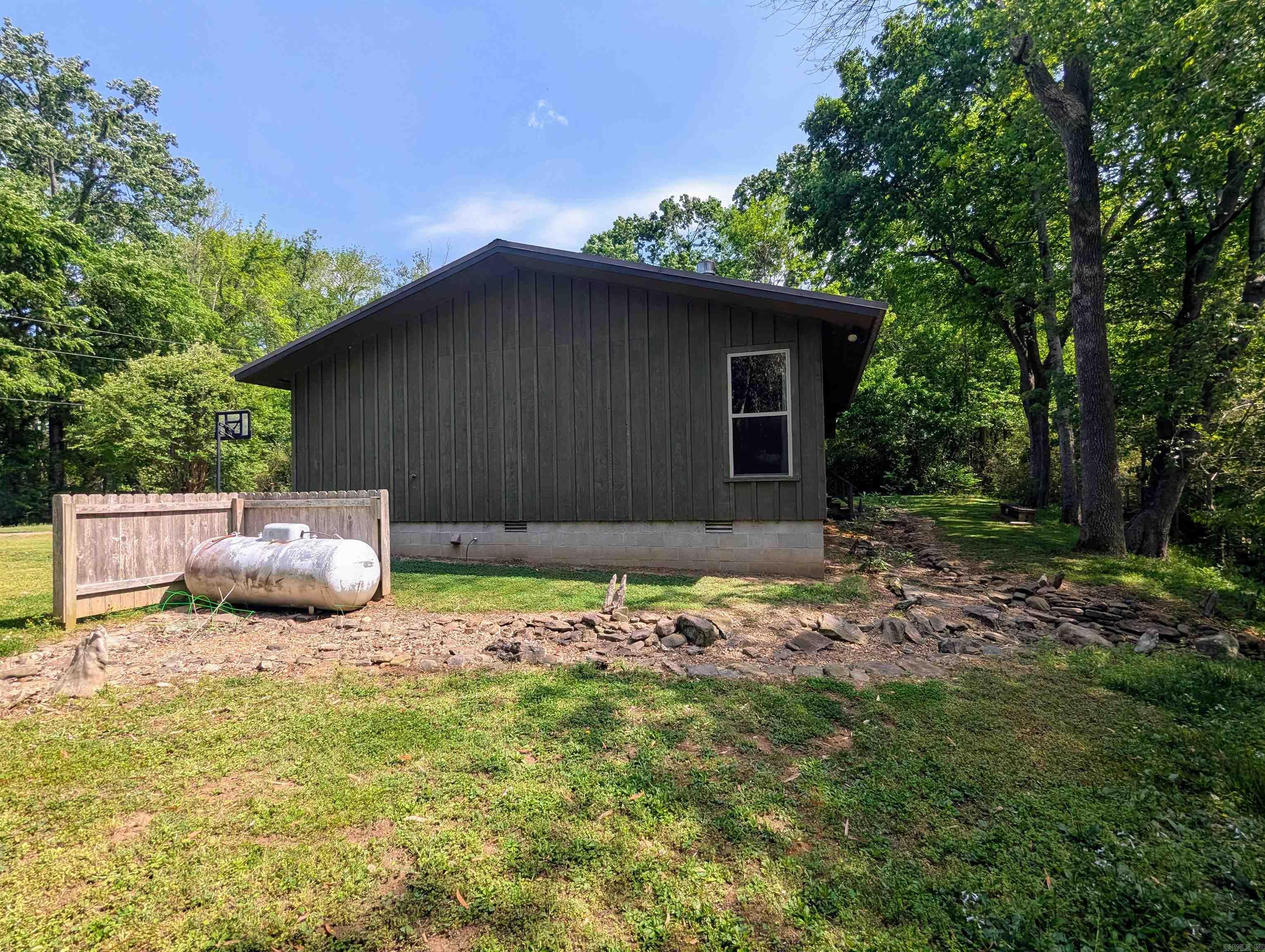 279 River Drive Property Photo 6