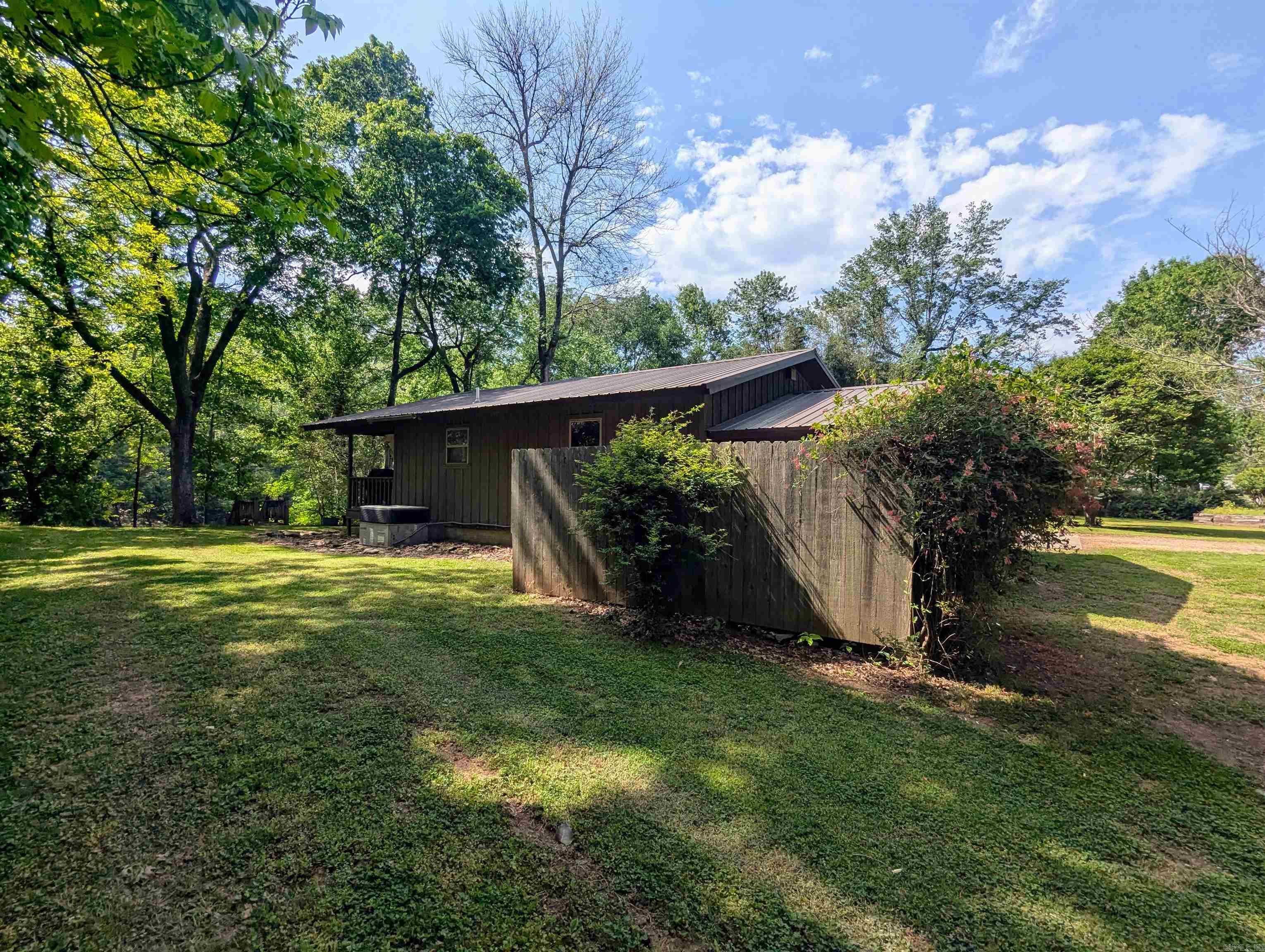 279 River Drive Property Photo 7