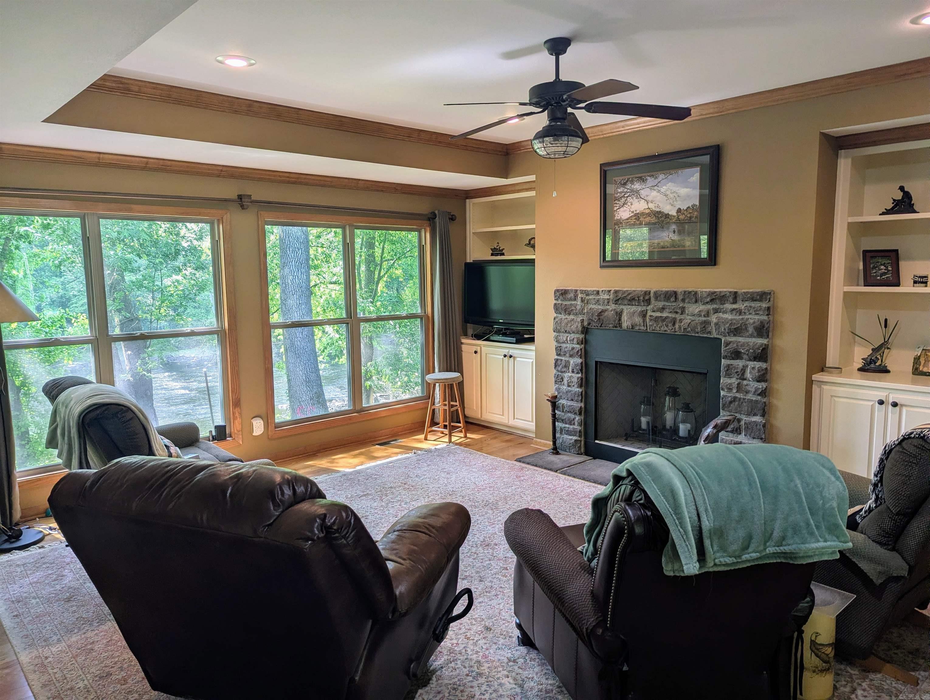 279 River Drive Property Photo 14