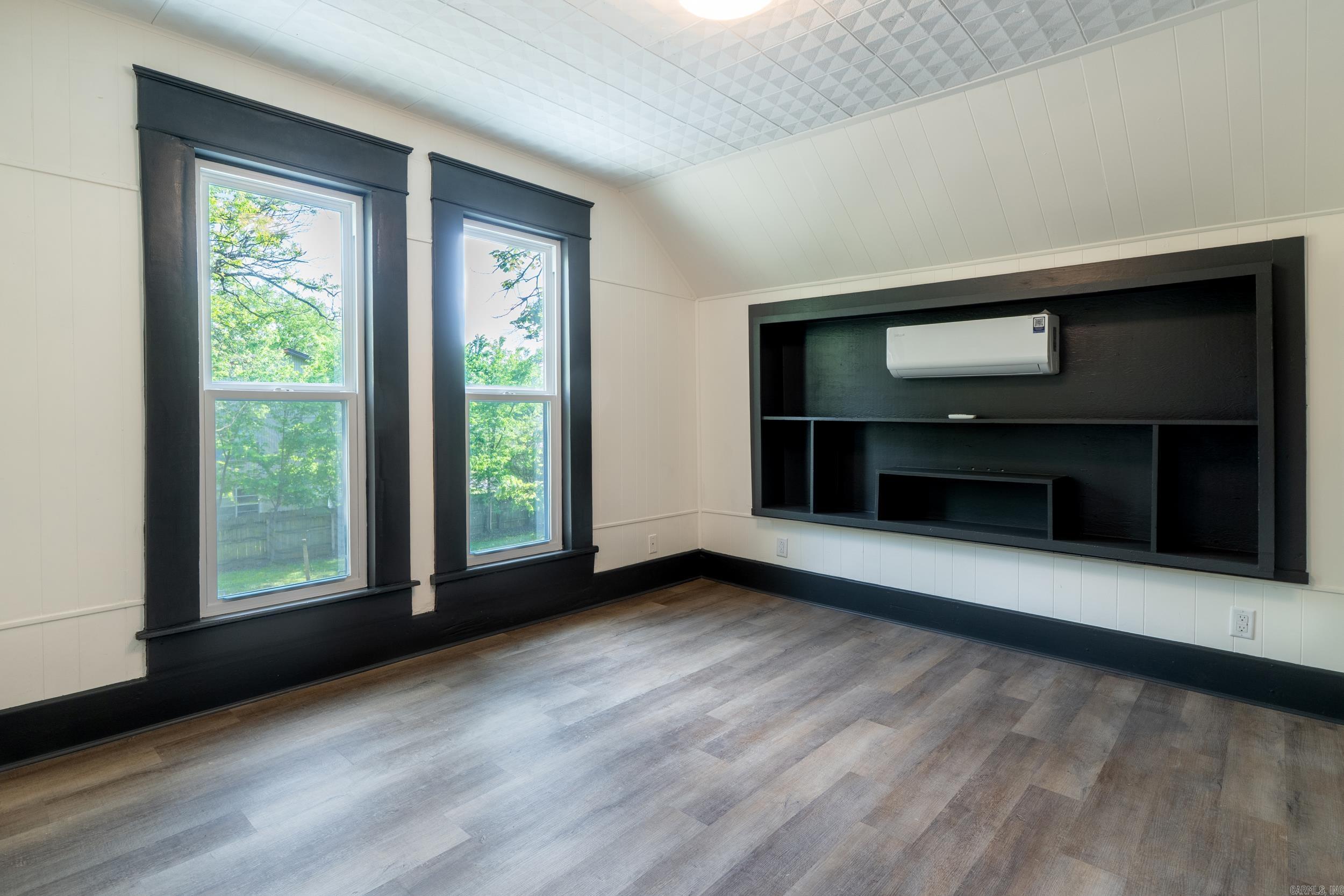 611 Filmore Street Property Photo 4