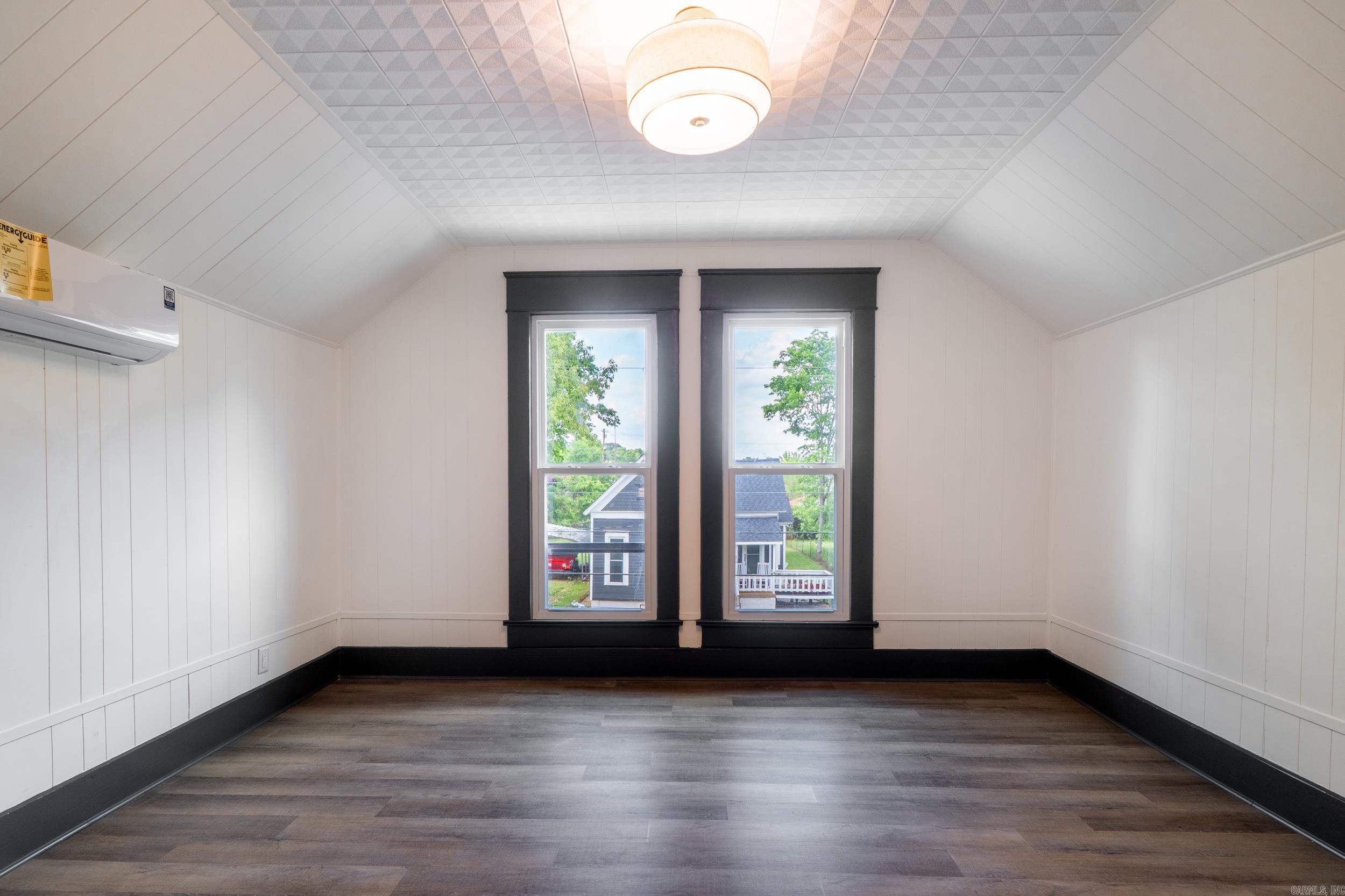 611 Filmore Street Property Photo 6