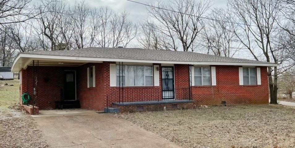 402 E 1st Street Property Photo 1