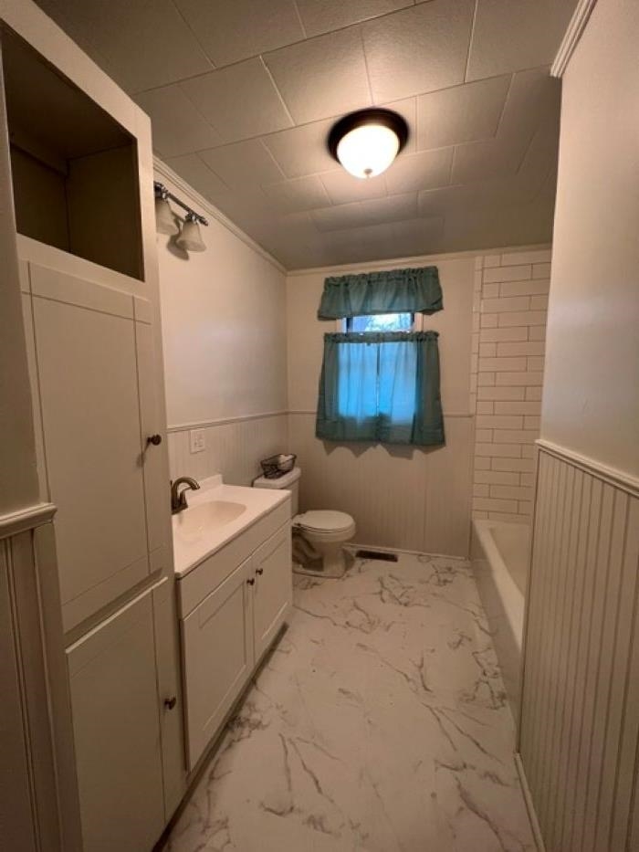 402 E 1st Street Property Photo 7