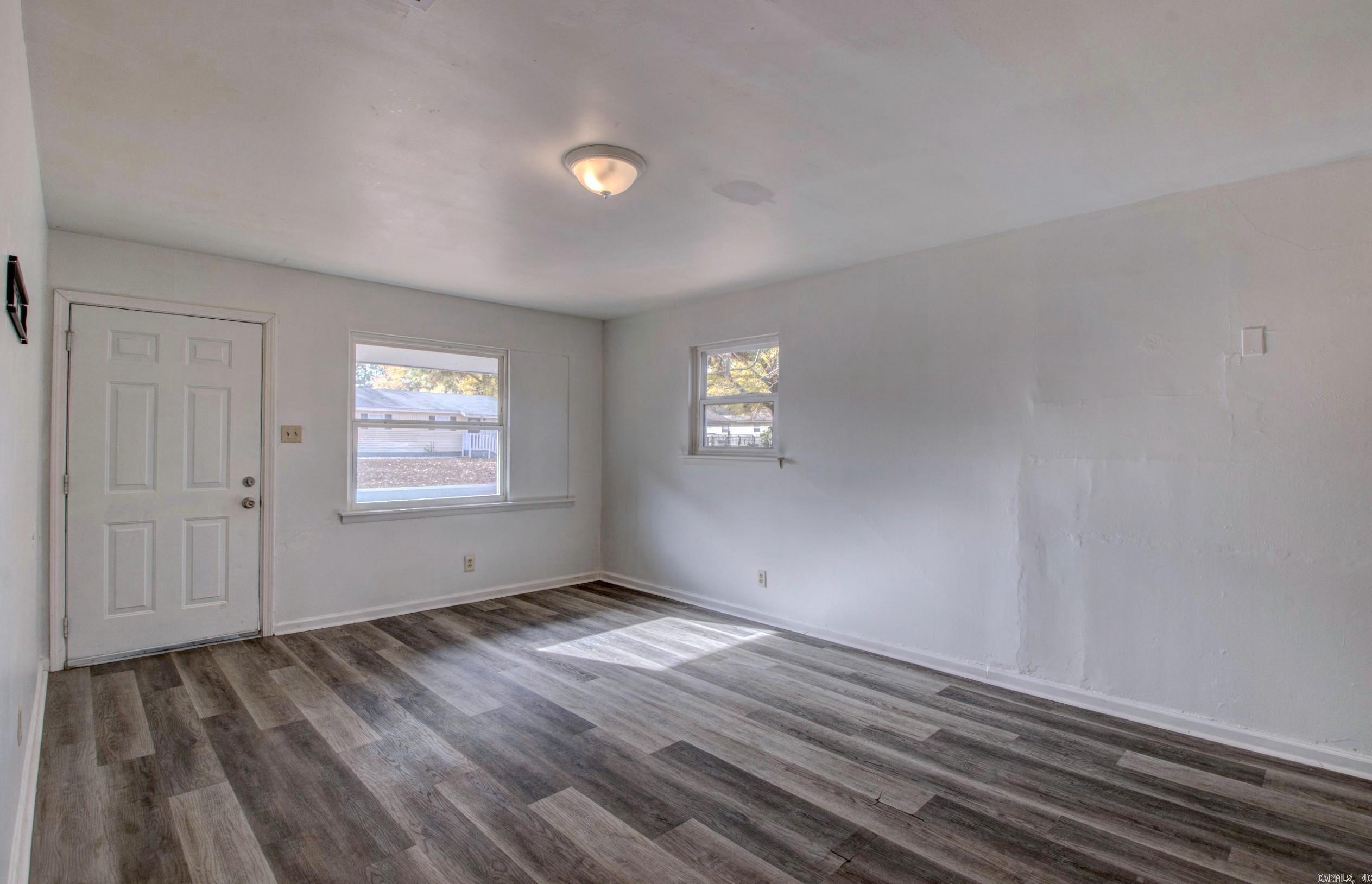 7100 Redwood Property Photo 4