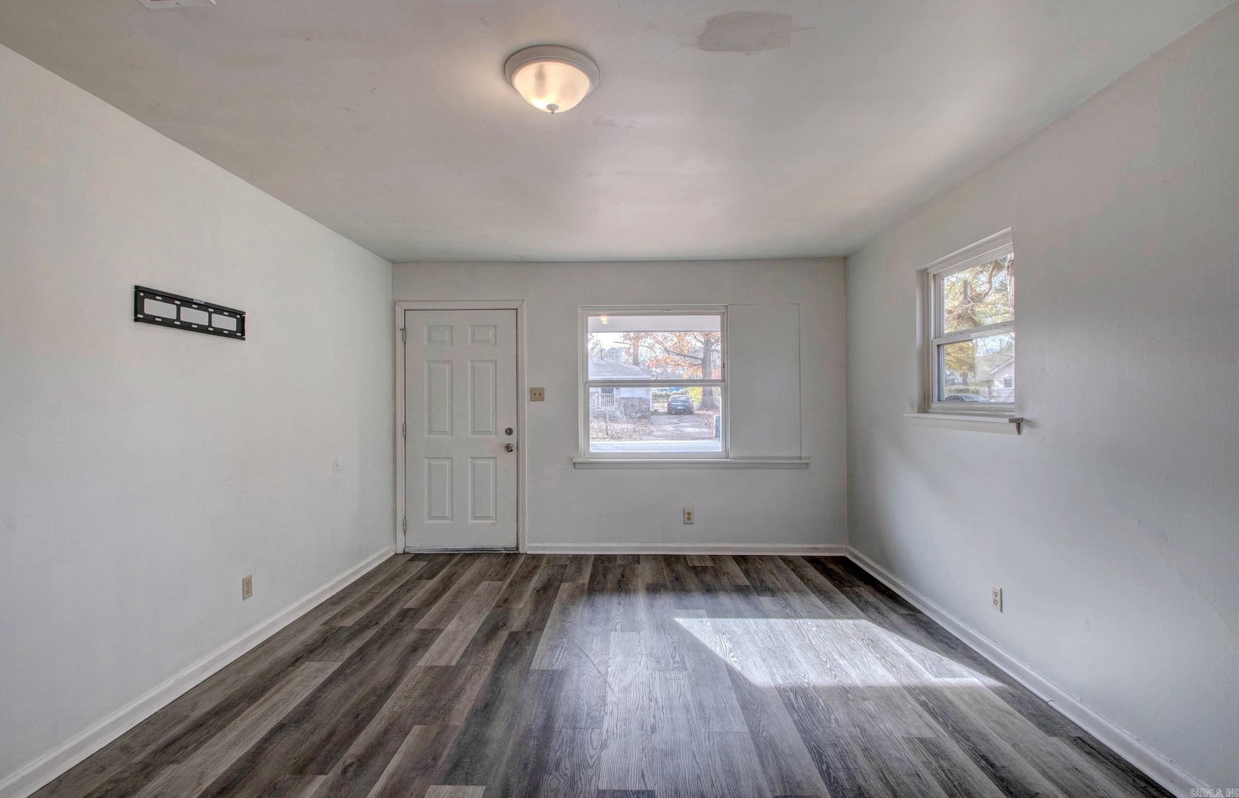 7100 Redwood Property Photo 6