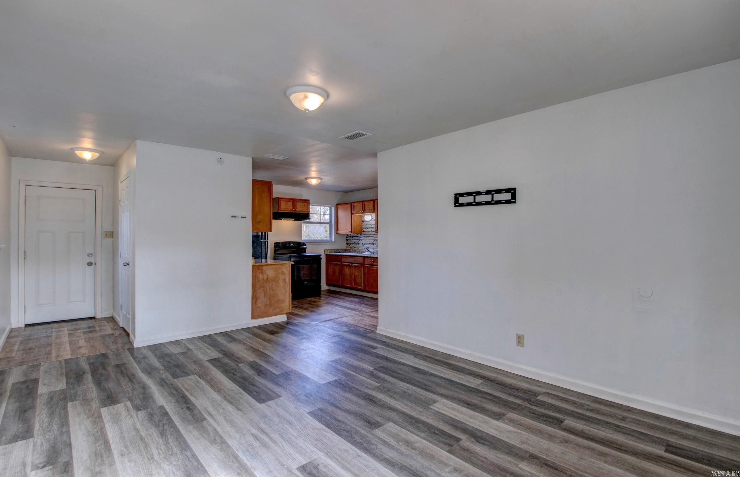 7100 Redwood Property Photo 8