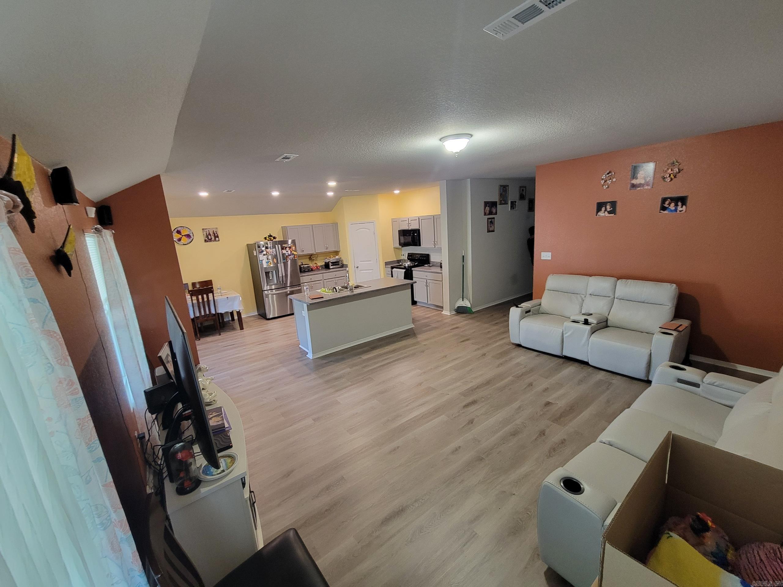 27 Curly Leaf Lane Property Photo 13