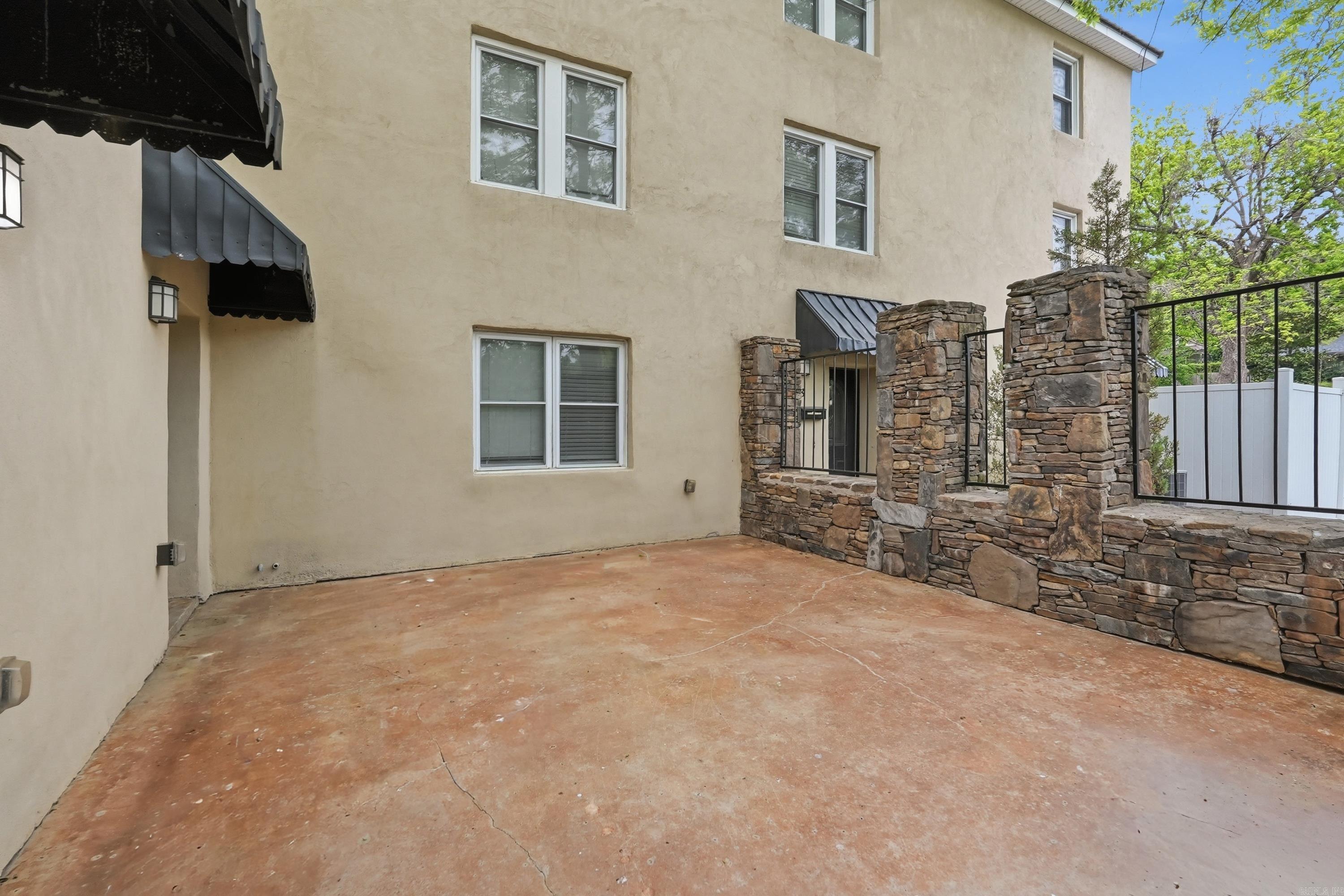 122 E Main Street Property Photo 5