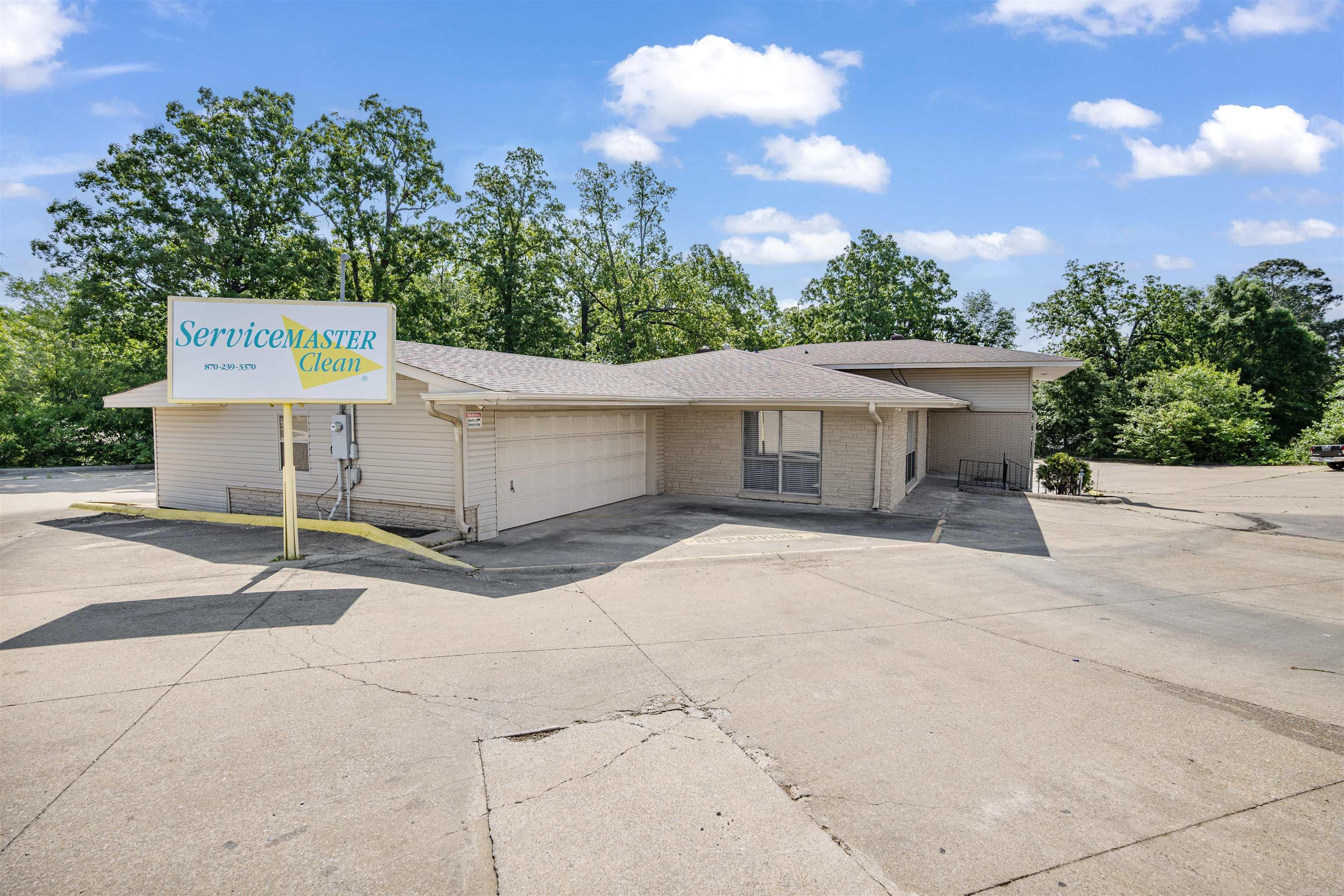 1011 Linwood Drive Property Photo 1