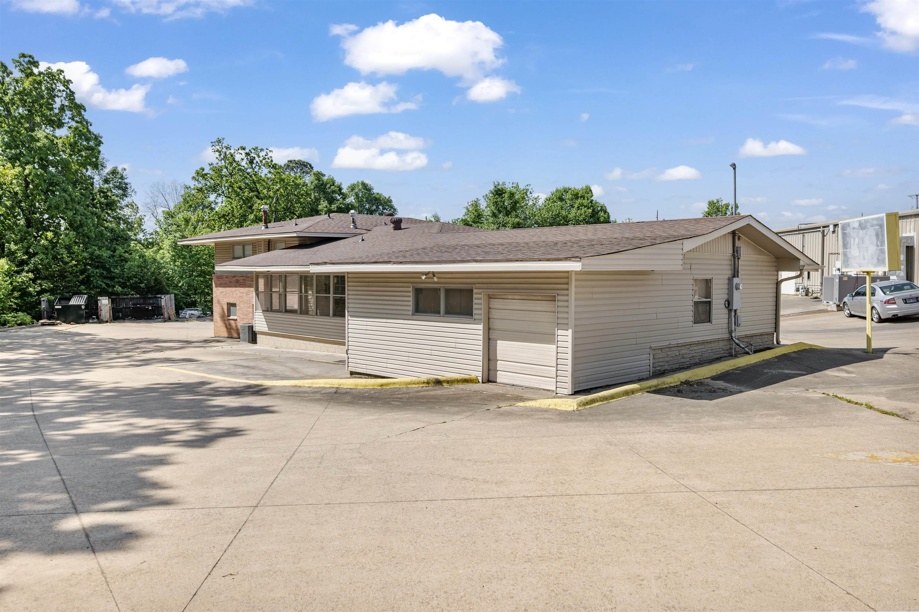 1011 Linwood Drive Property Photo 8