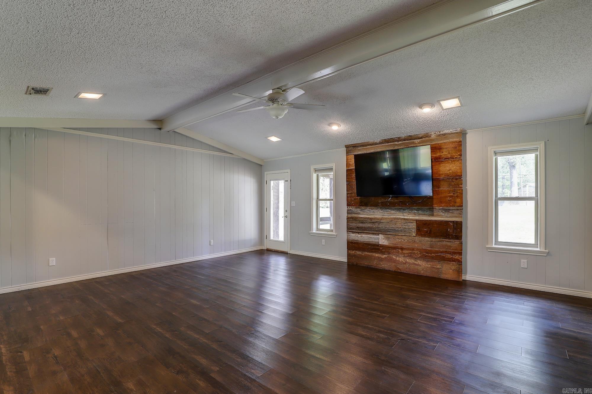 5816 Turtle Creek Drive Property Photo 3