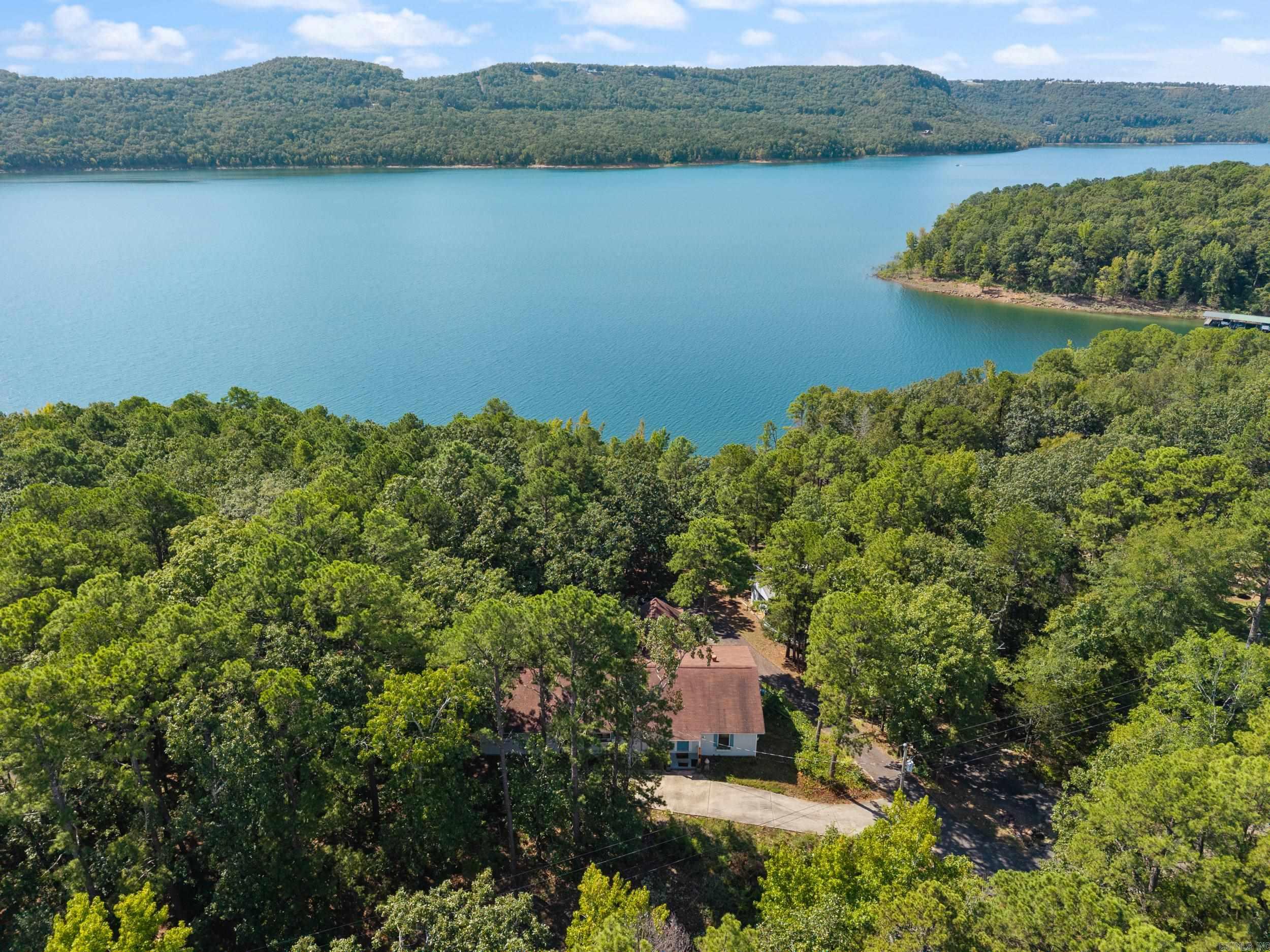 554 Emerald Cove Property Photo 5