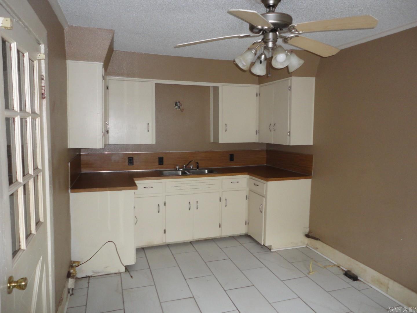 406 Winona Street Property Photo 7