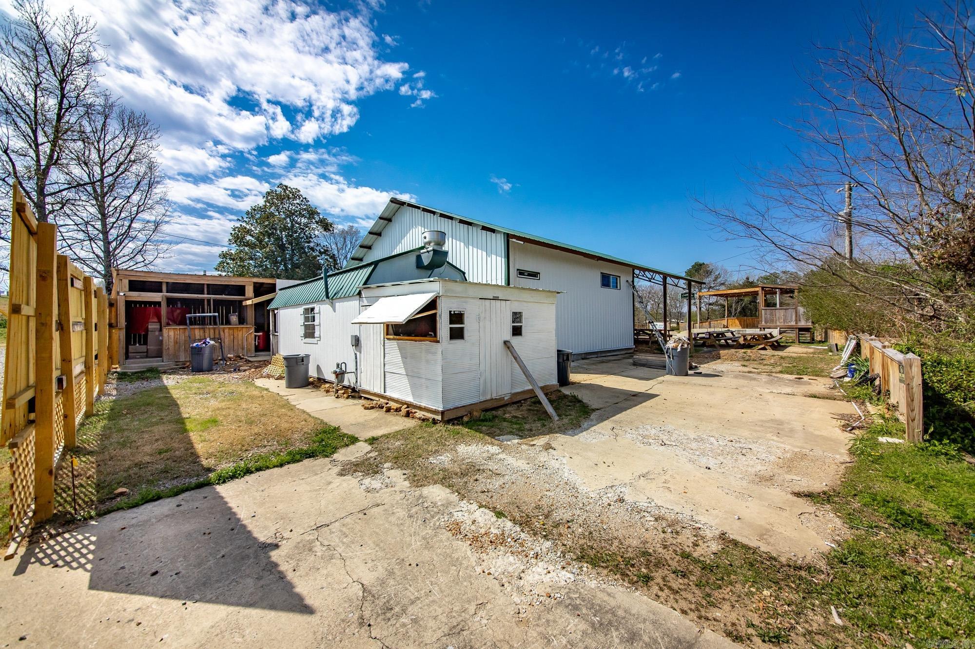 1076 Highway 65 S Property Photo 3