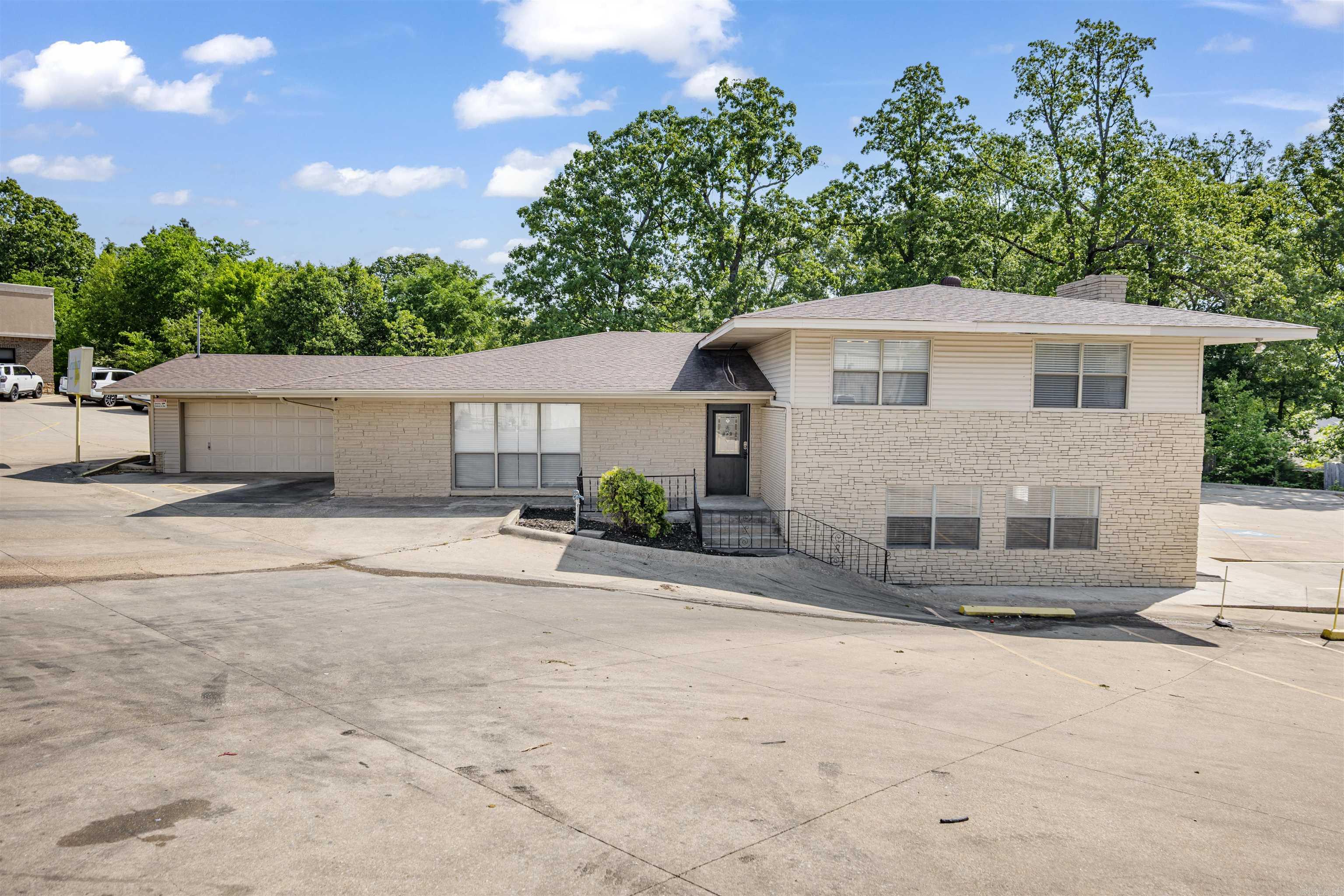 1011 Linwood Drive Property Photo 4